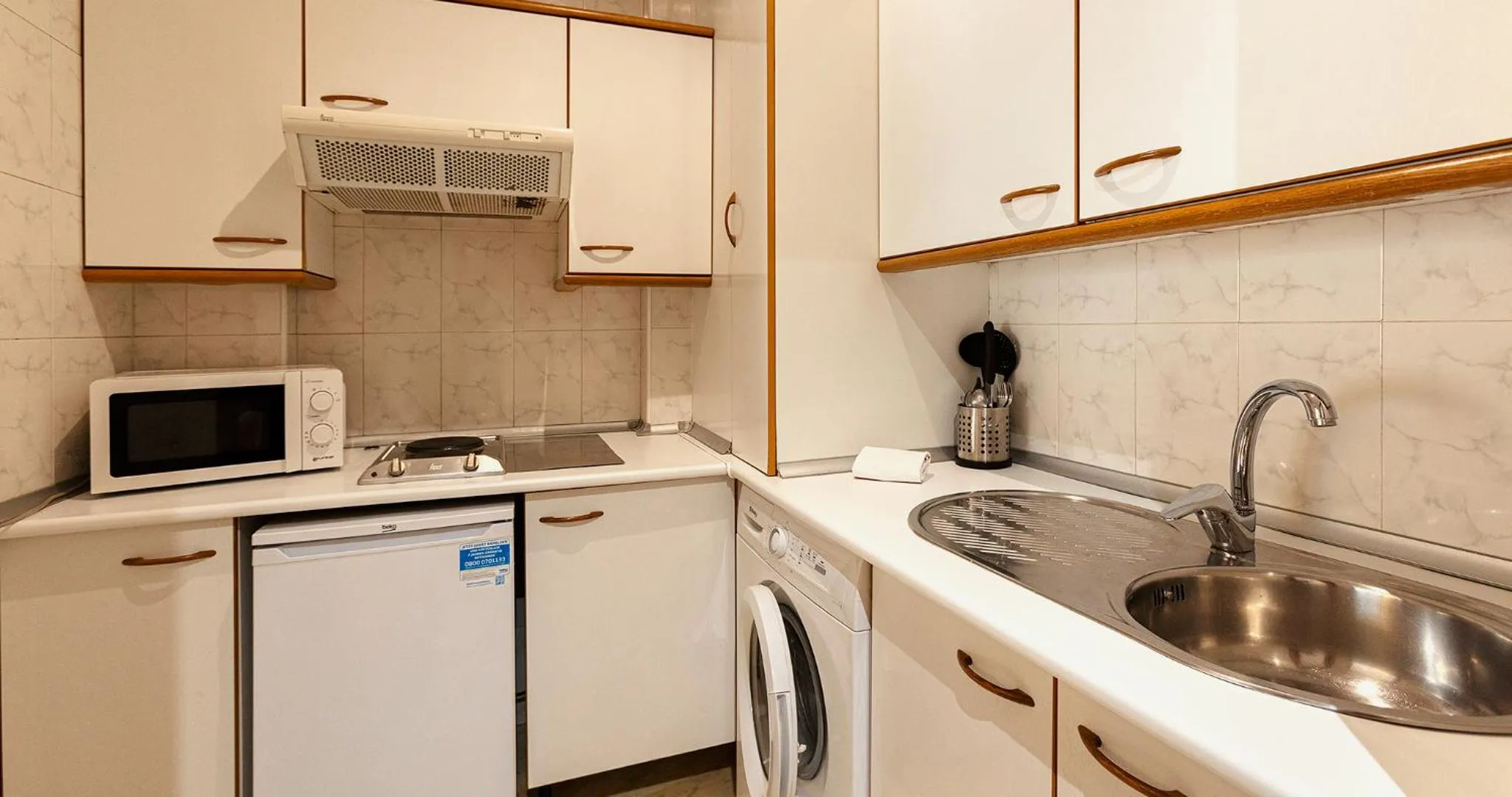 Kitchen or kitchenette in Apartamentos Vértice Bib Rambla