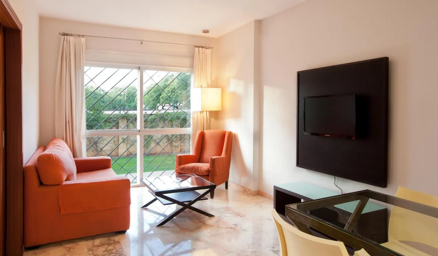 Communal lounge/ TV room in Apartamentos Vértice Bib Rambla