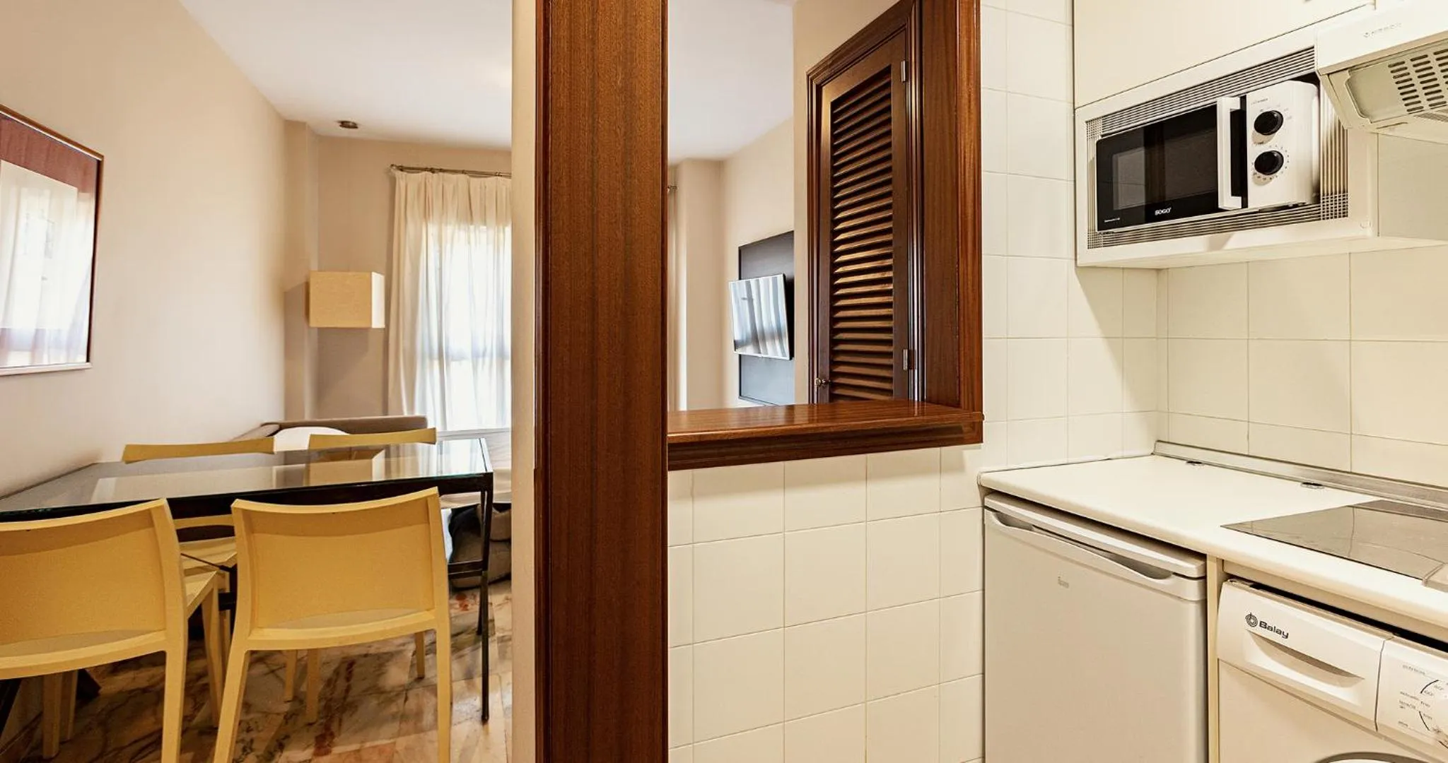 Kitchen or kitchenette in Apartamentos Vértice Bib Rambla