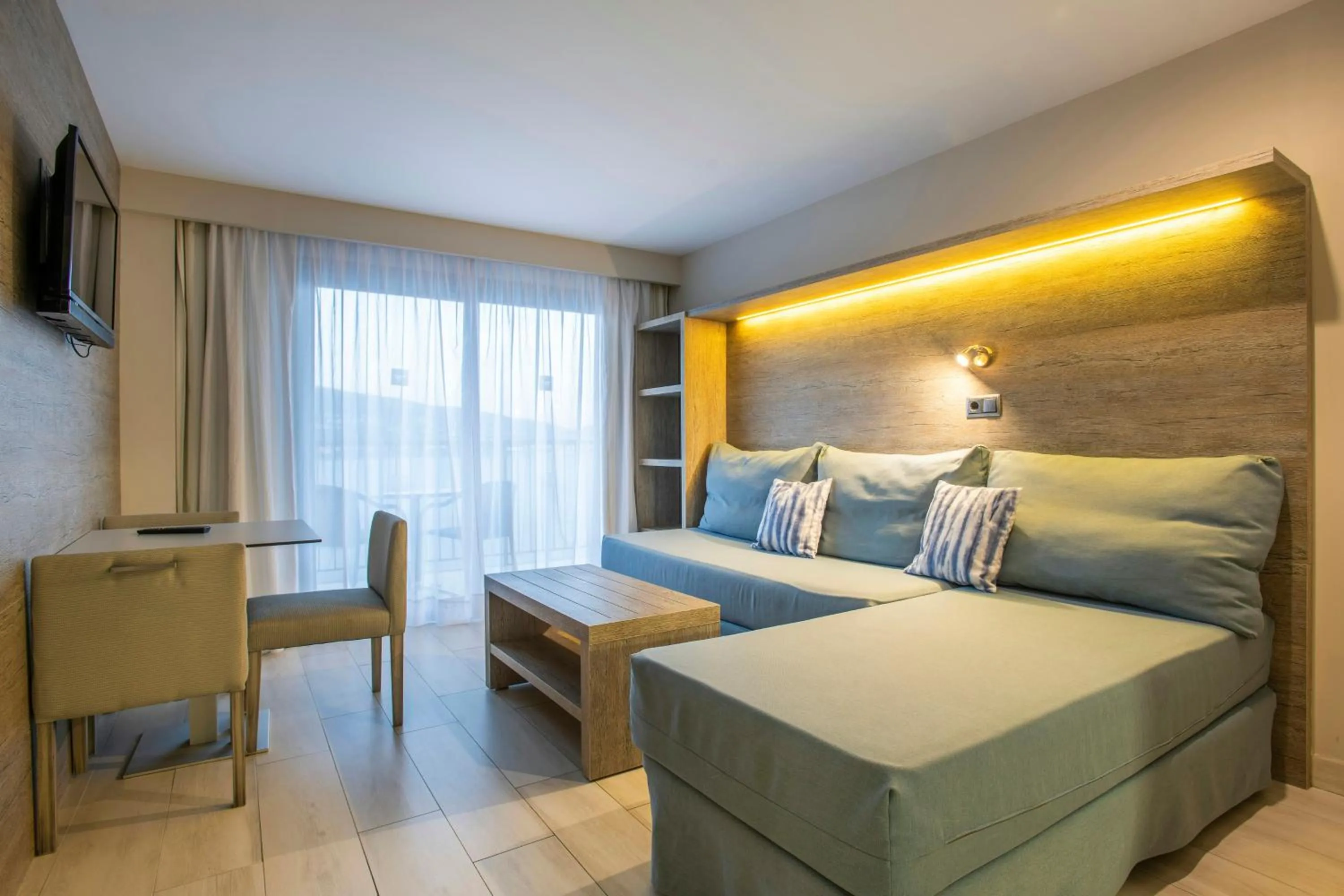 Photo of the whole room, Bed in Leonardo Royal Hotel Mallorca Palmanova Bay