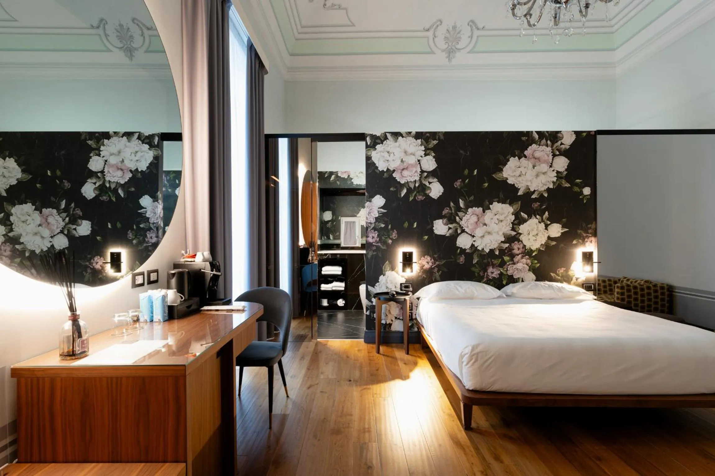Bed in Lo Stemma Luxury Boutique Hotel