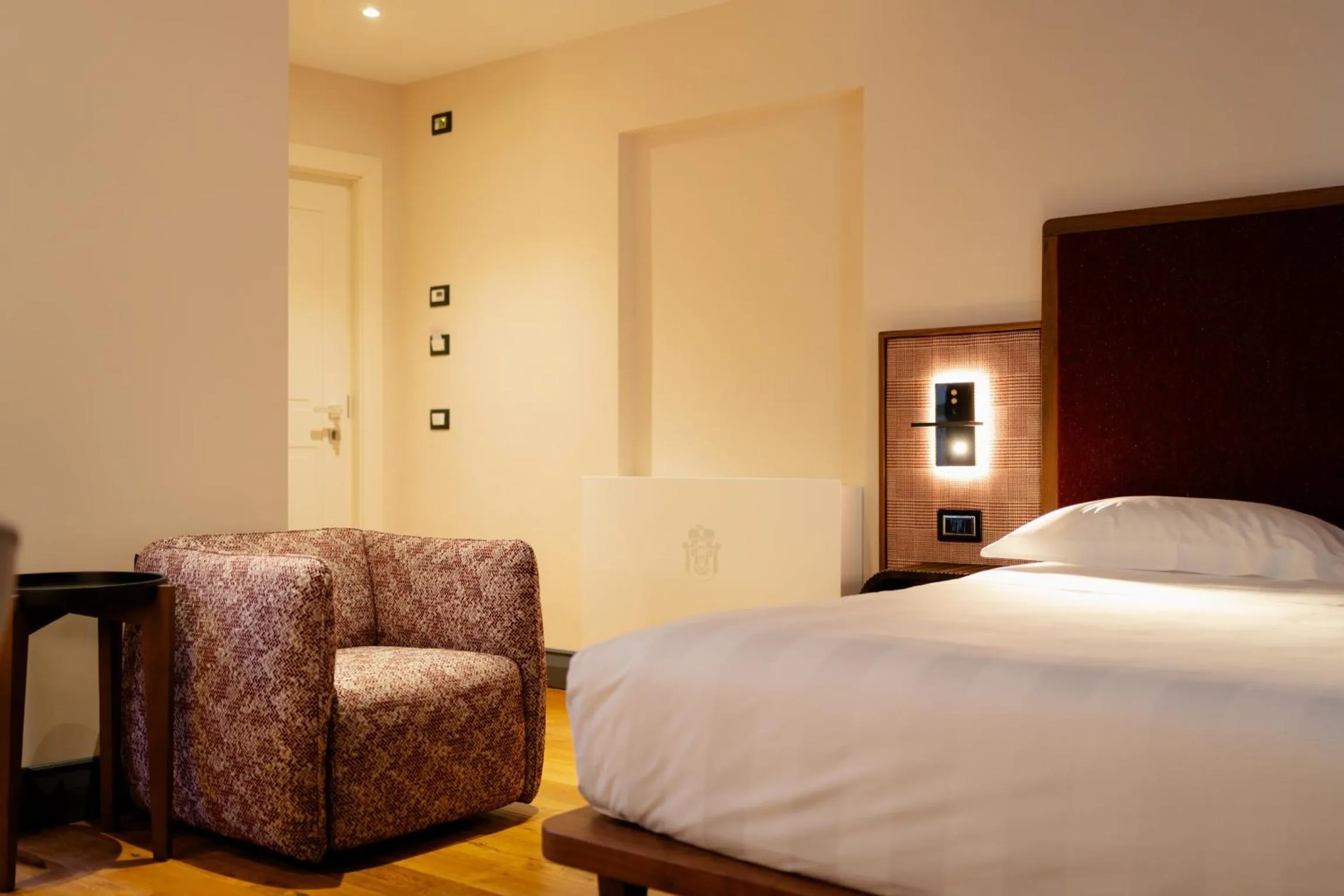 Bed in Lo Stemma Luxury Boutique Hotel