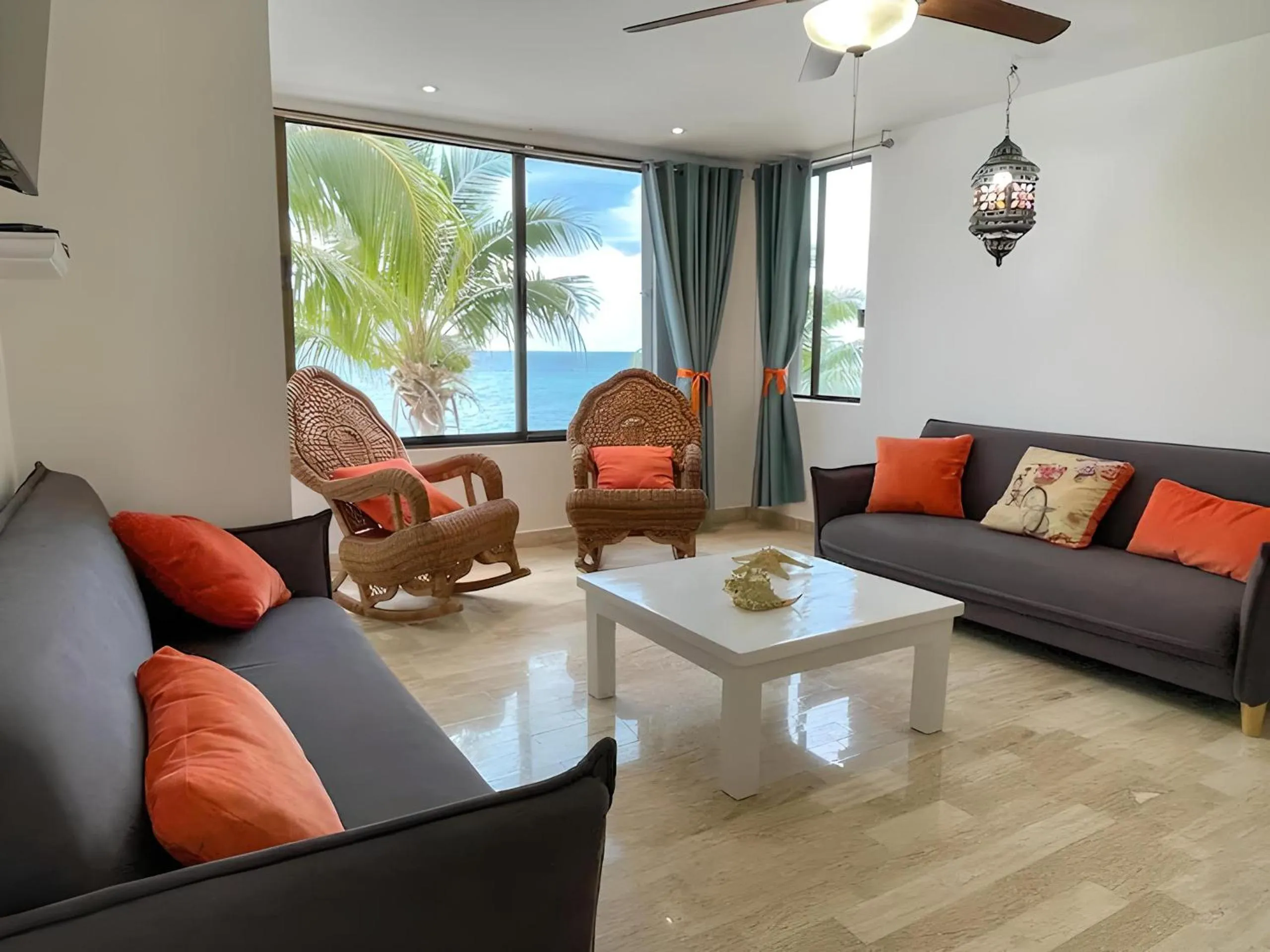 Living room in Hopelchen by Andiani Travel