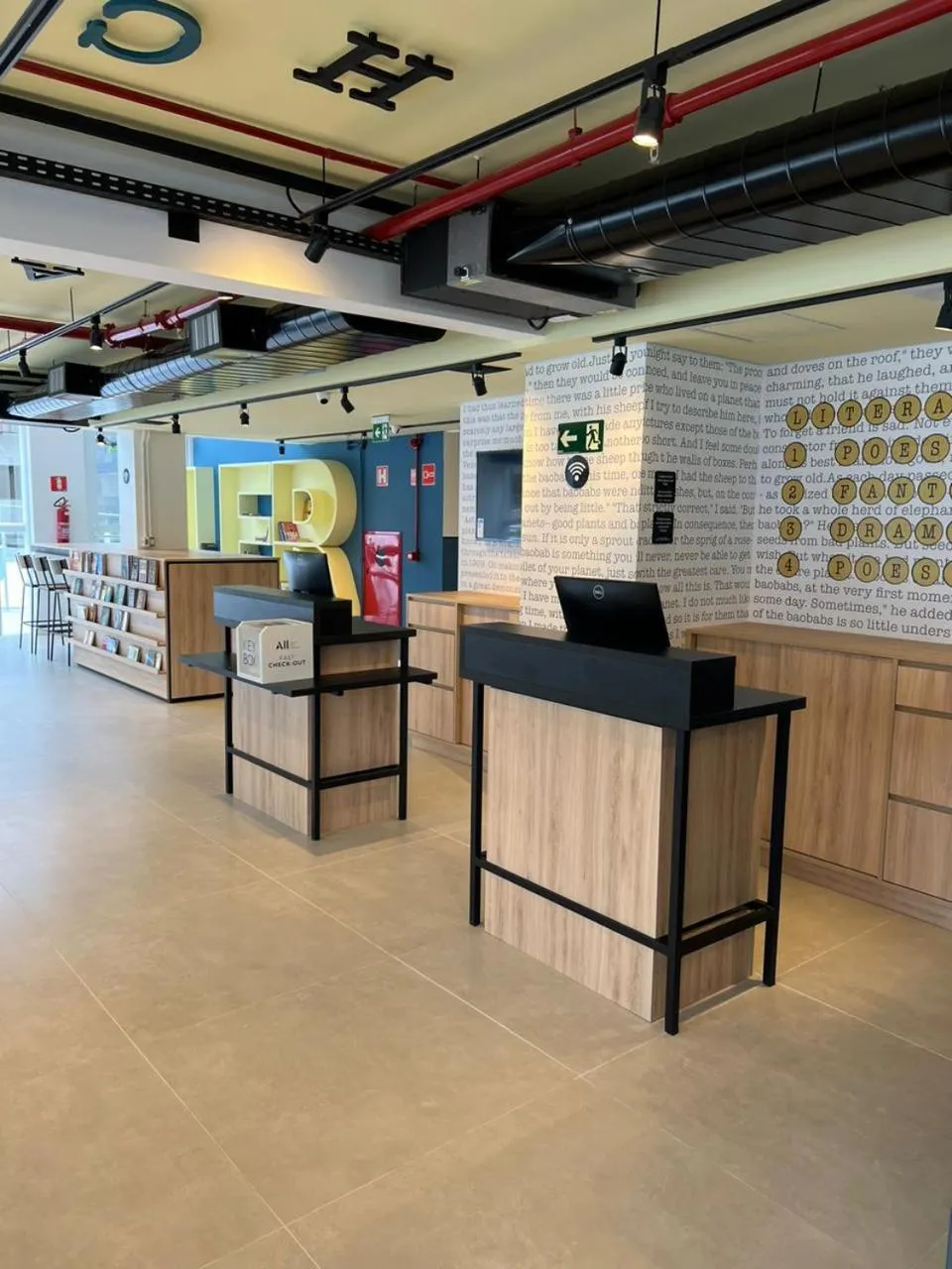 Lobby or reception in ibis Styles Poços de Caldas