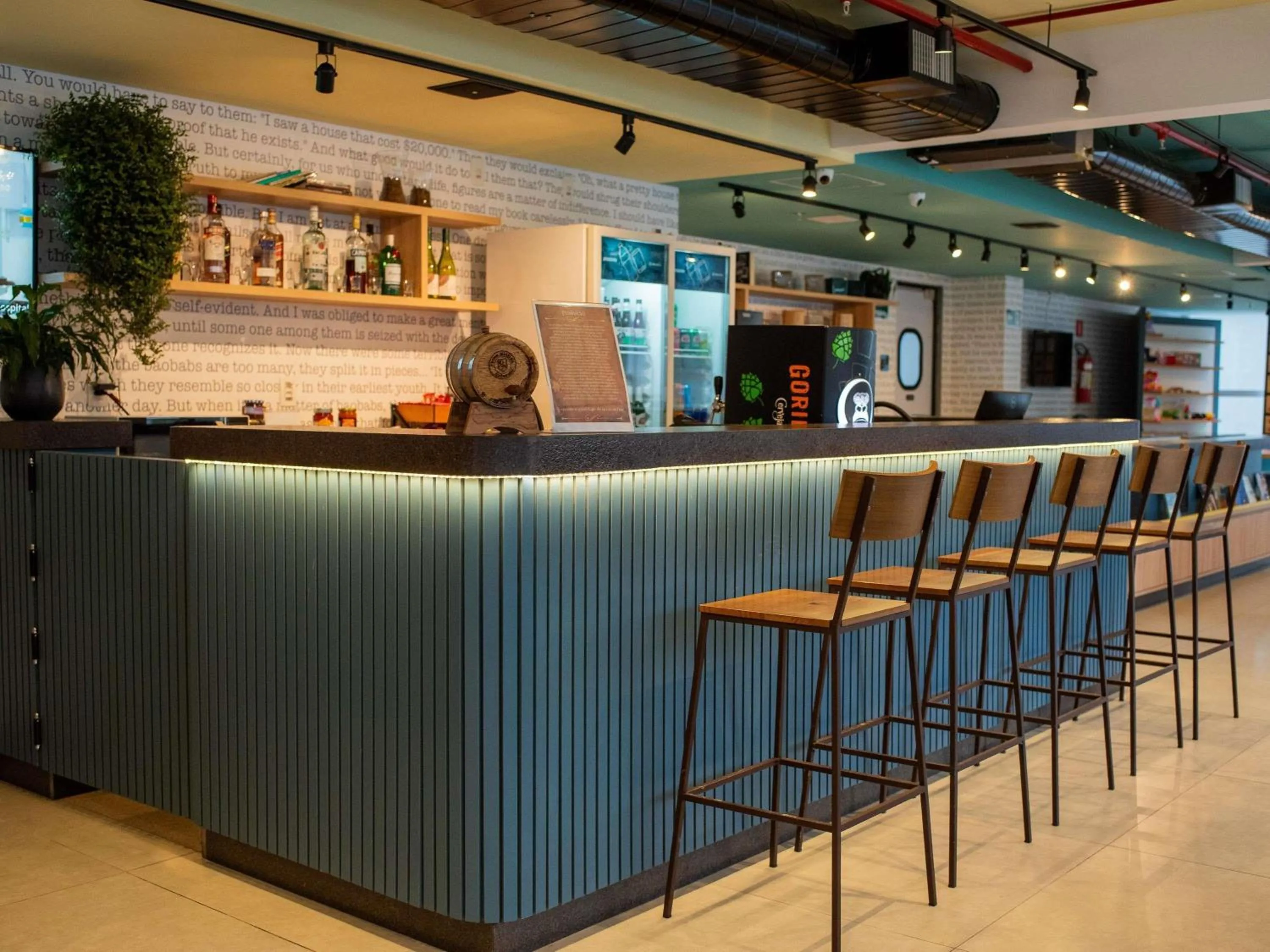 Lounge or bar in ibis Styles Poços de Caldas