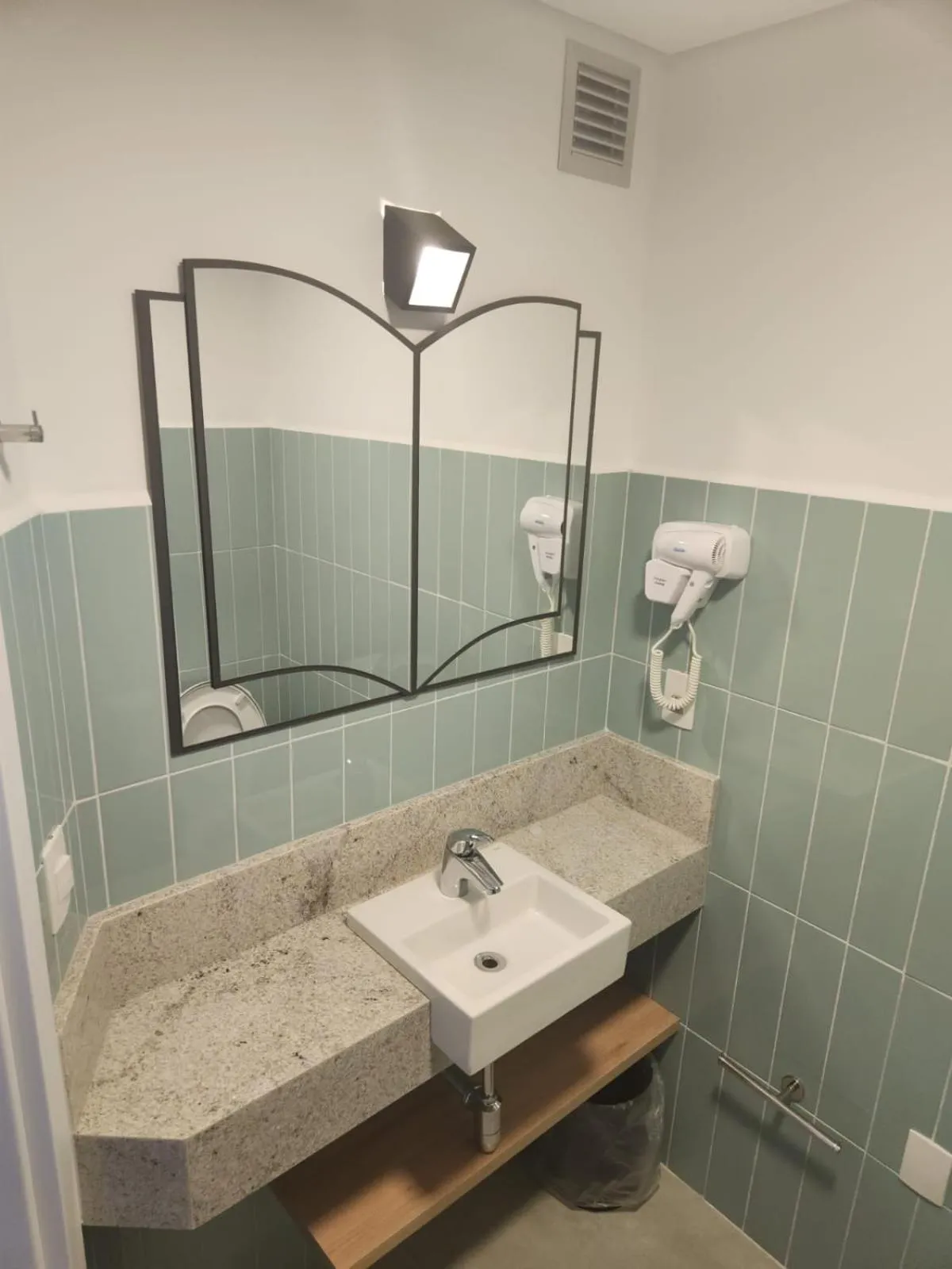 Shower in ibis Styles Poços de Caldas