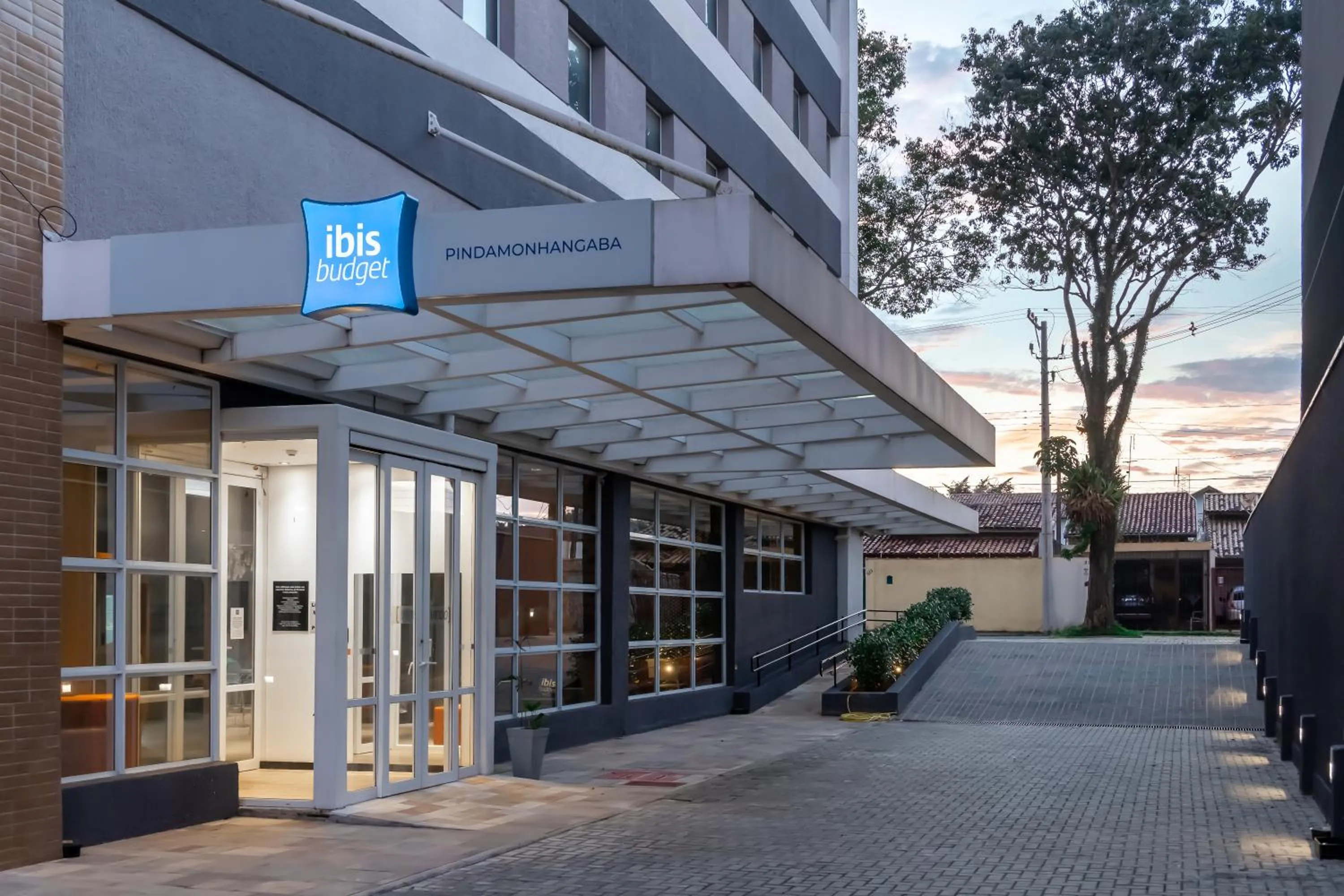 Facade/entrance in ibis budget Pindamonhangaba