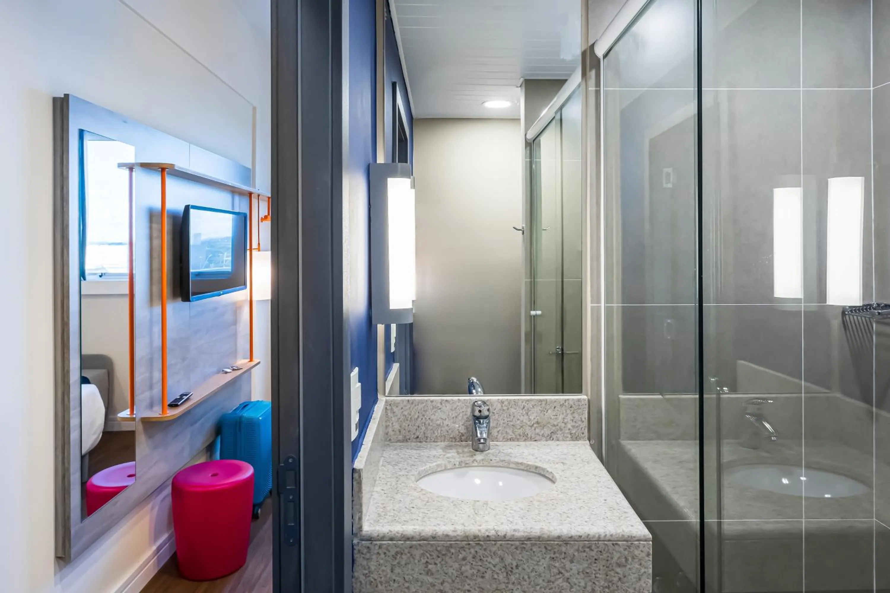 Bathroom in ibis budget Pindamonhangaba