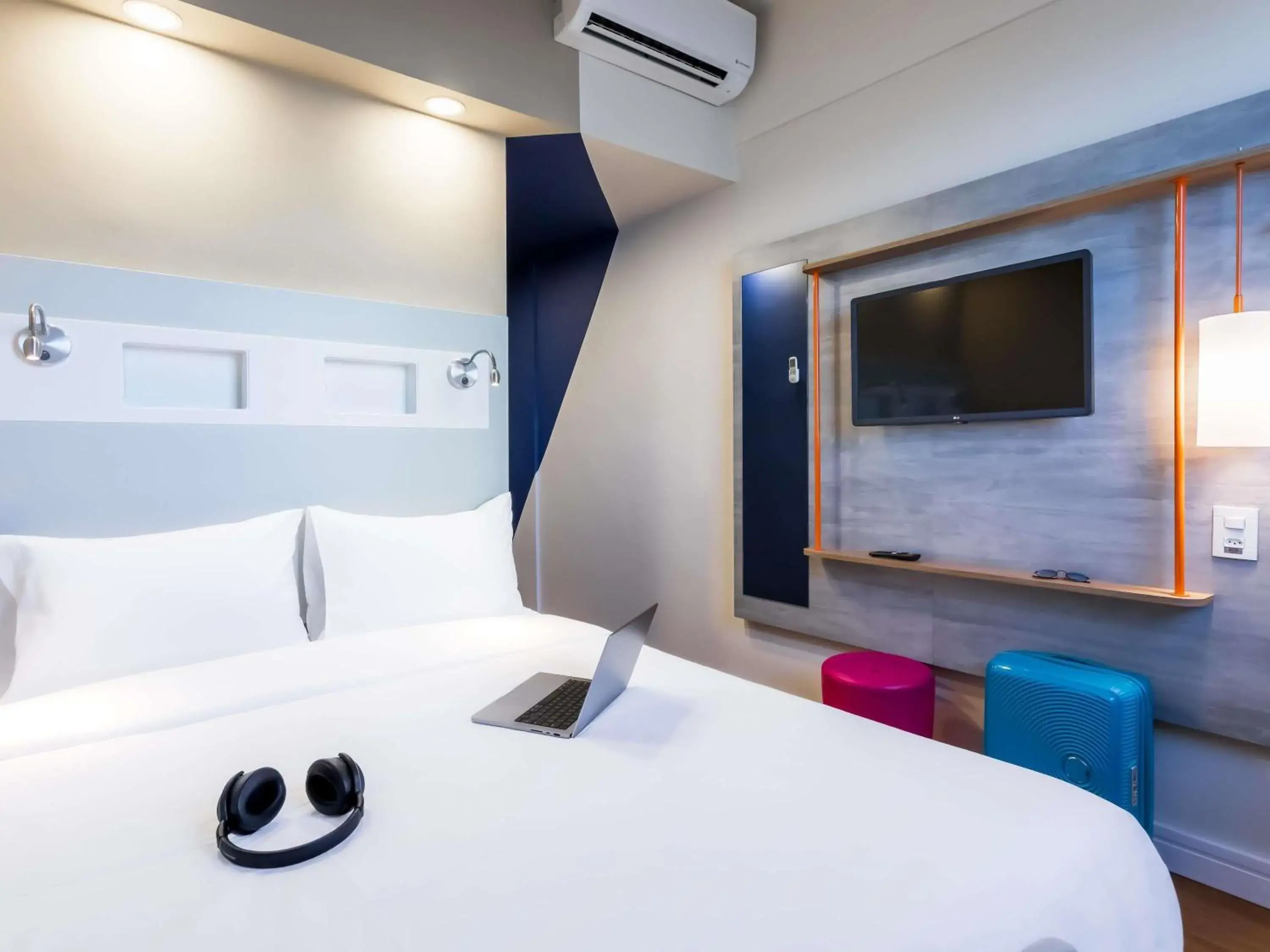 Standard Double Room and Armchair - single occupancy in ibis budget Pindamonhangaba Standard Double Room and Armchair - single occupancy in ibis budget Pindamonhangaba