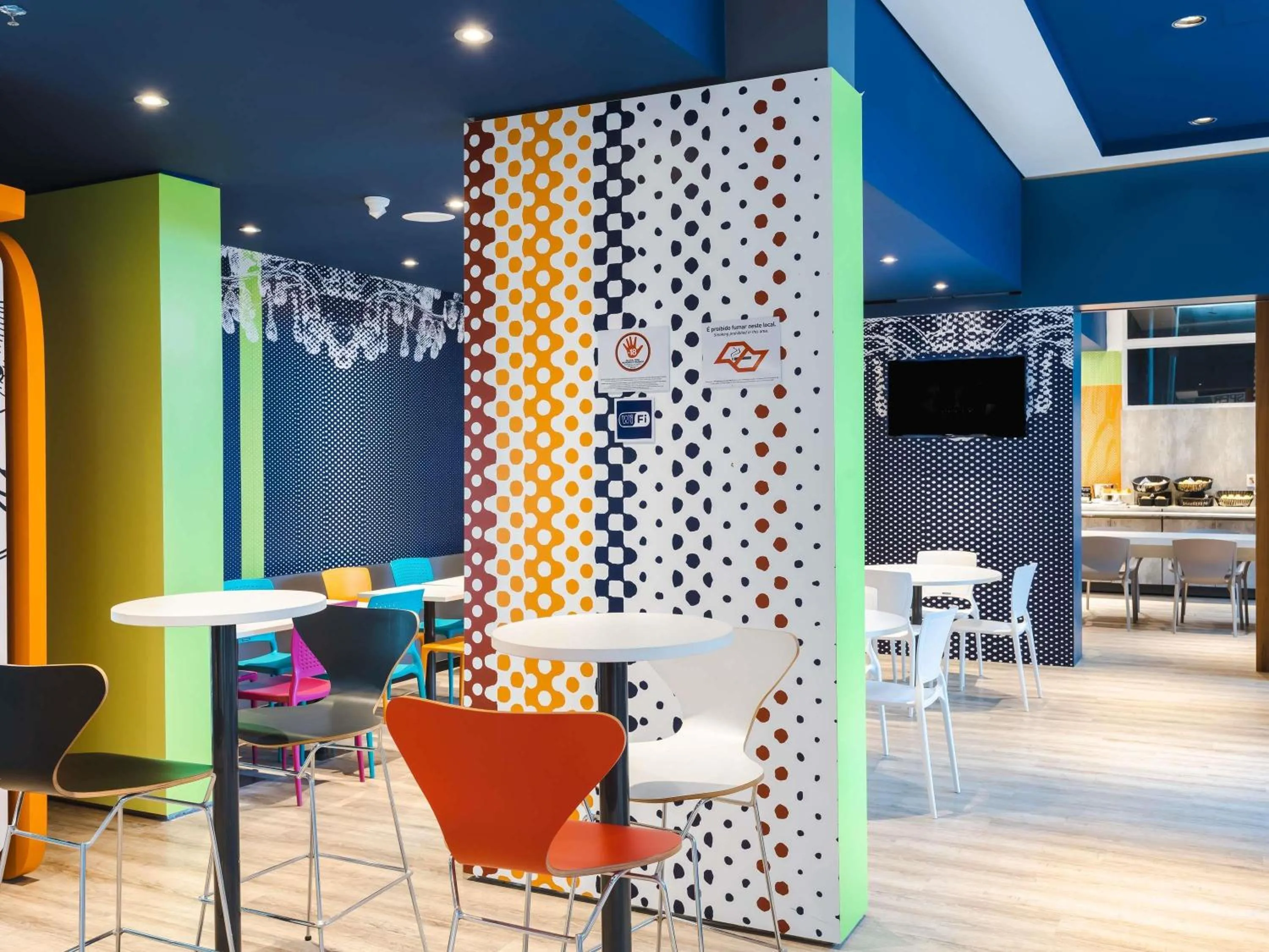 Lounge or bar in ibis budget Pindamonhangaba