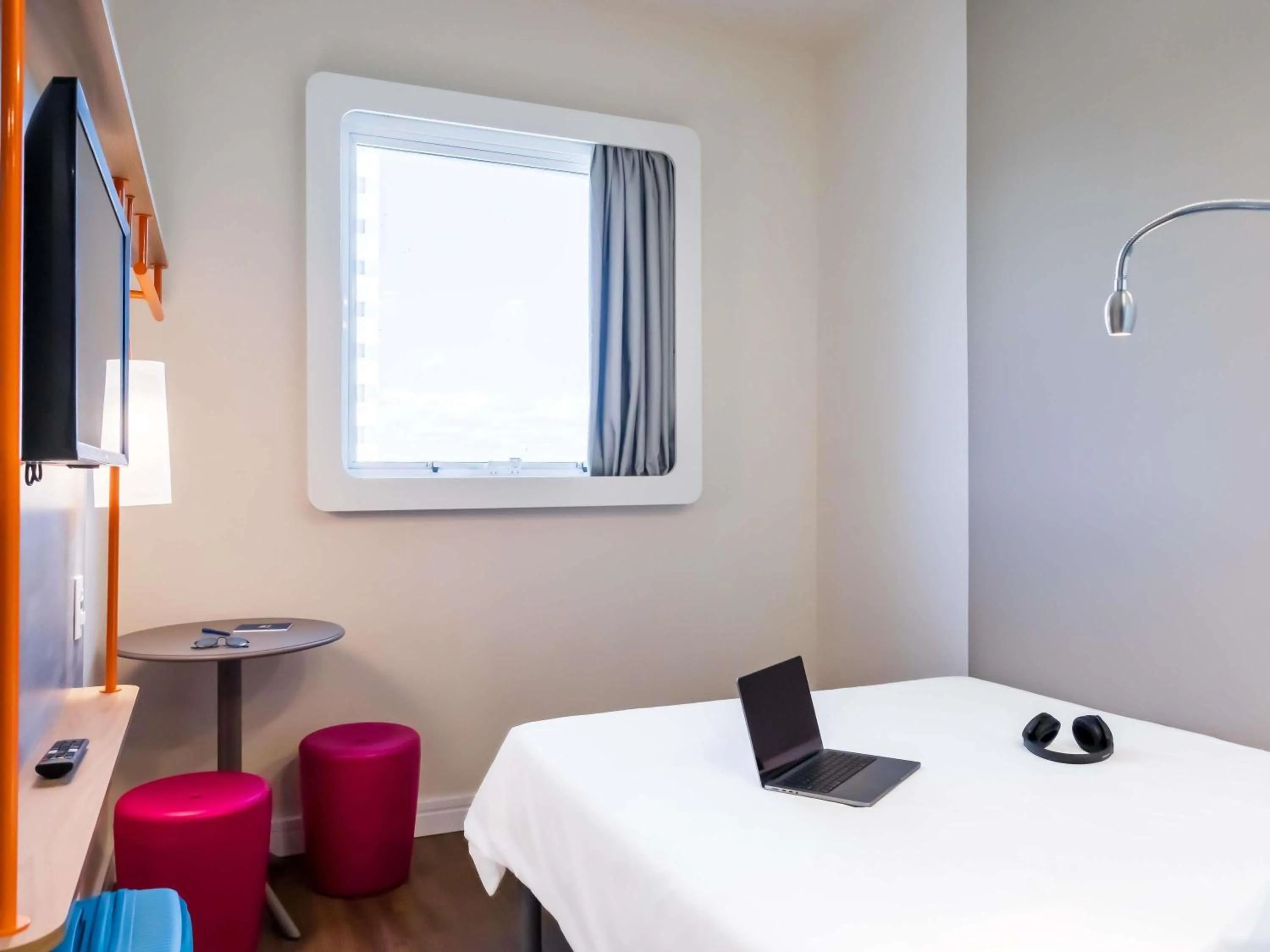 Bedroom, Bed in ibis budget Pindamonhangaba