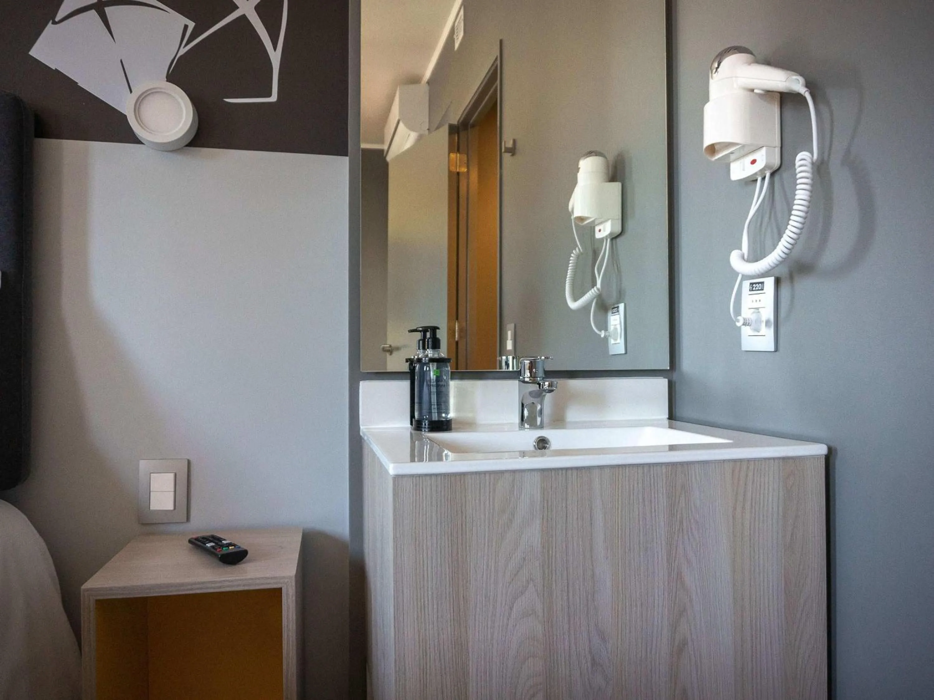 Bedroom in ibis Styles Antofagasta