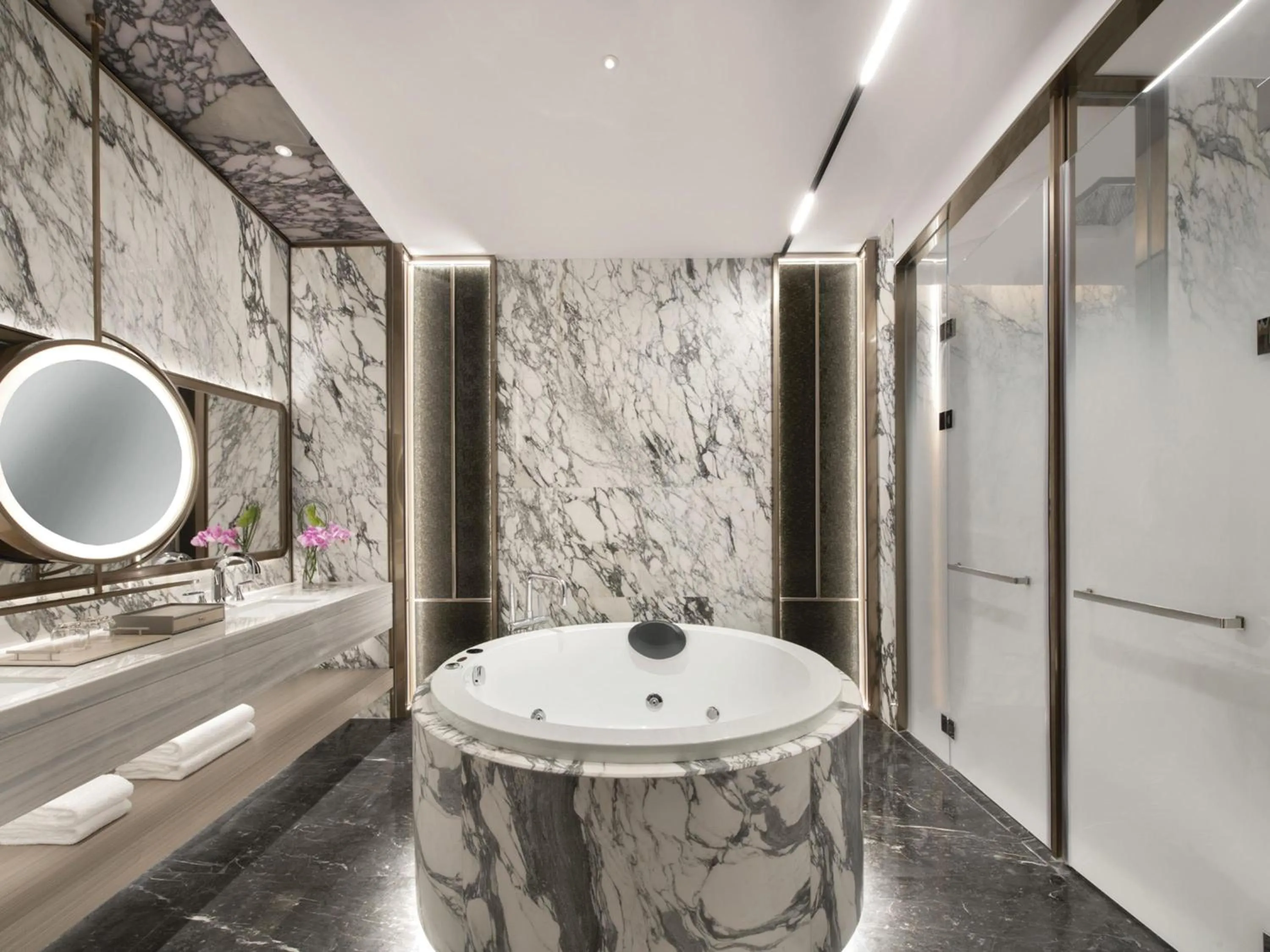 Photo of the whole room in Pullman Shenzhen North