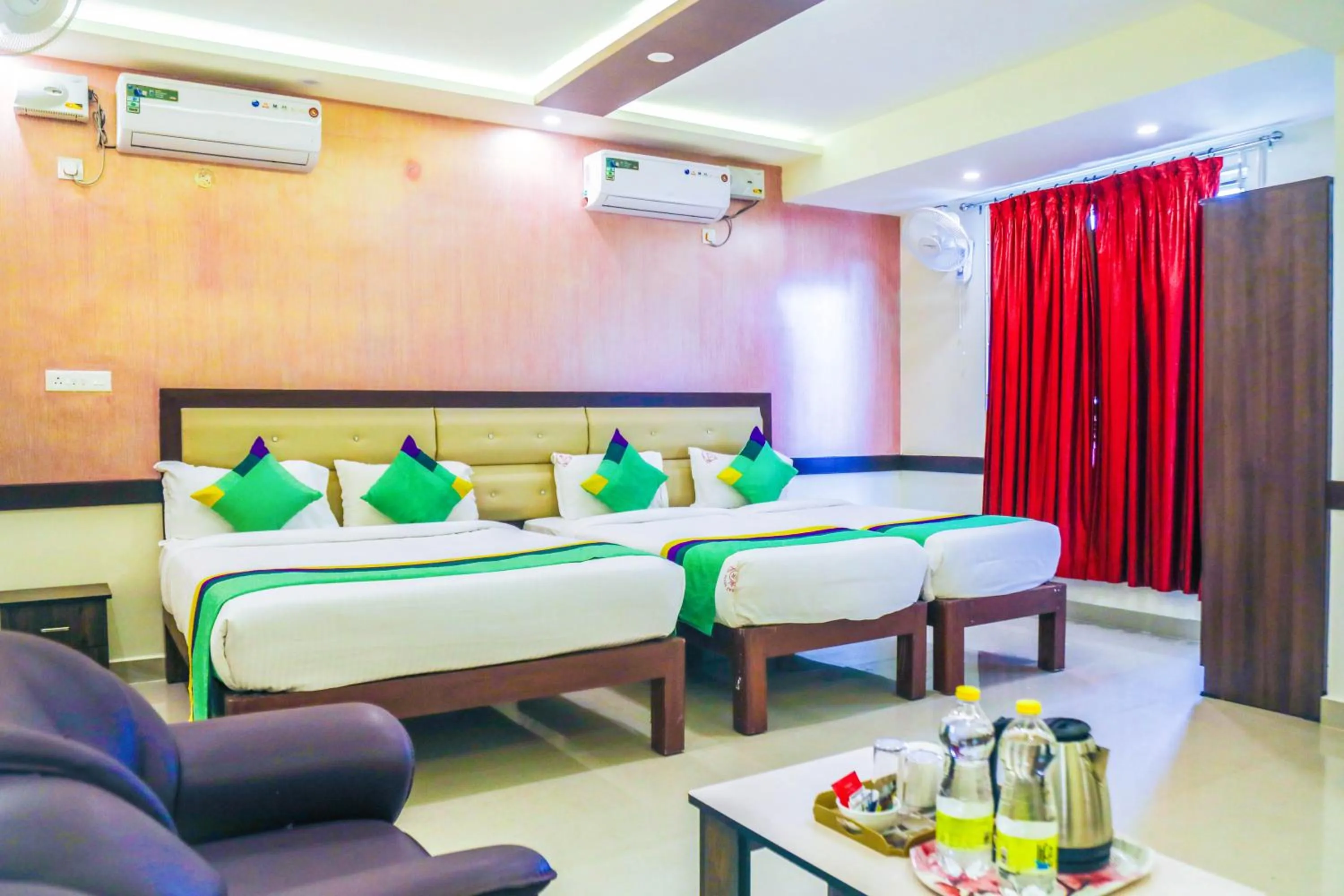 Bedroom, Bed in Treebo Naaz Royal