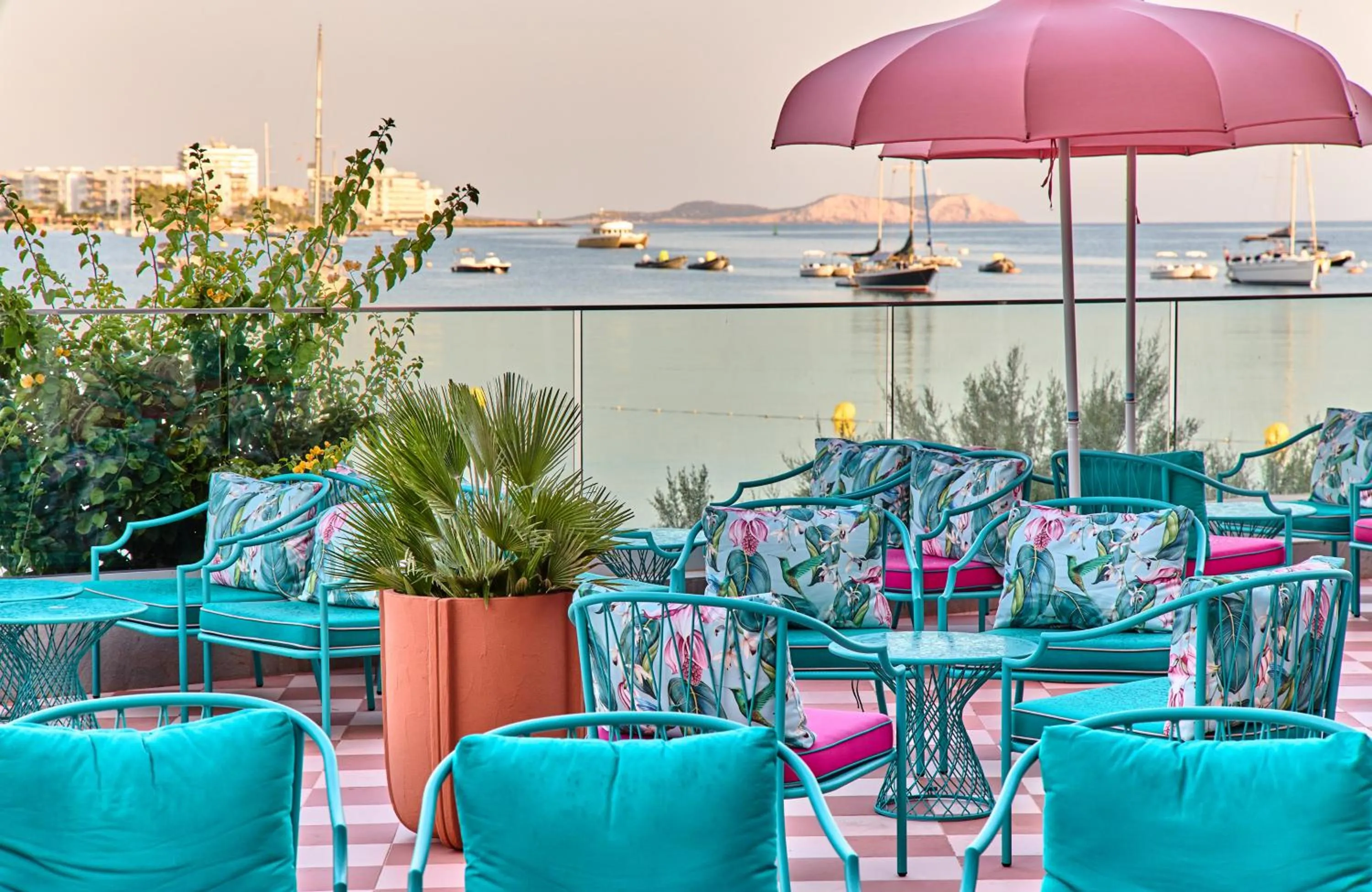 Lounge or bar in NYX Hotel Ibiza by Leonardo Hotels-Adults Only