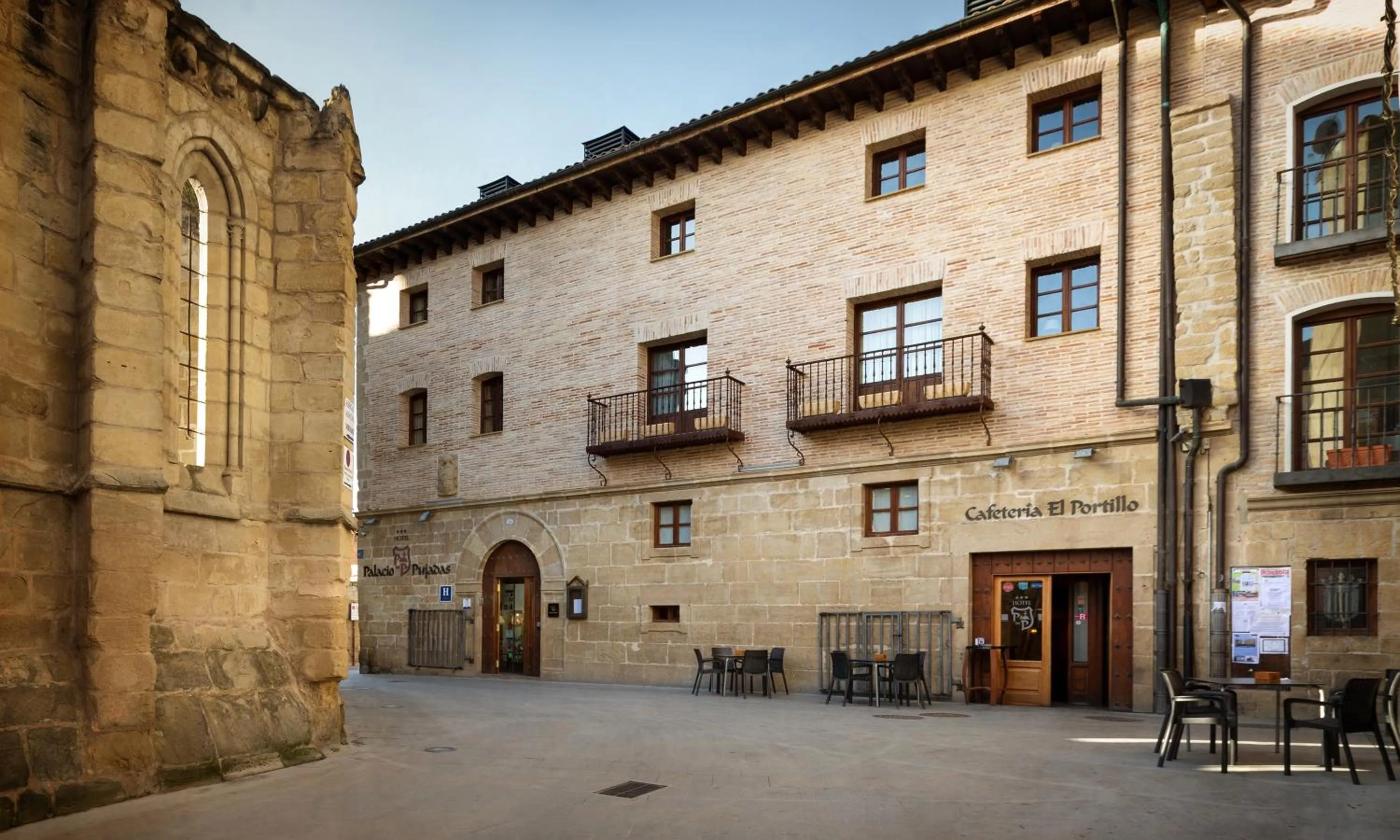 Property building in Hotel Palacio Pujadas by Pandora Hoteles