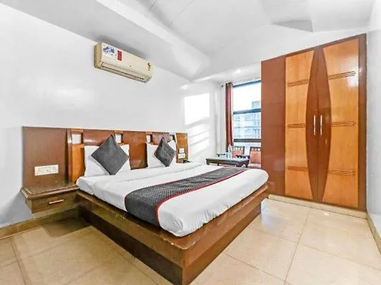 Bed in HOTEL GEESON INTERNATIONAL-New Delhi Railway Station-Paharganj