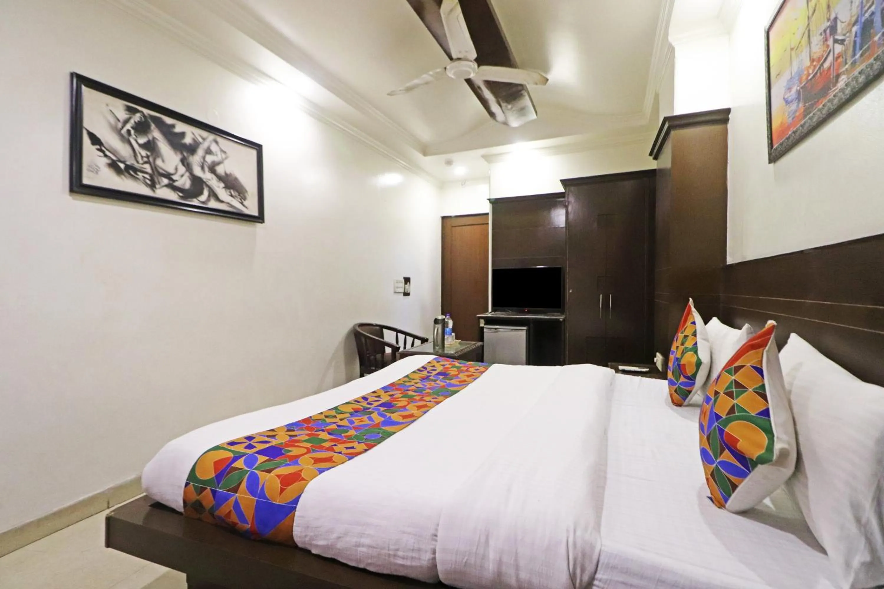 Bed in HOTEL GEESON INTERNATIONAL-New Delhi Railway Station-Paharganj