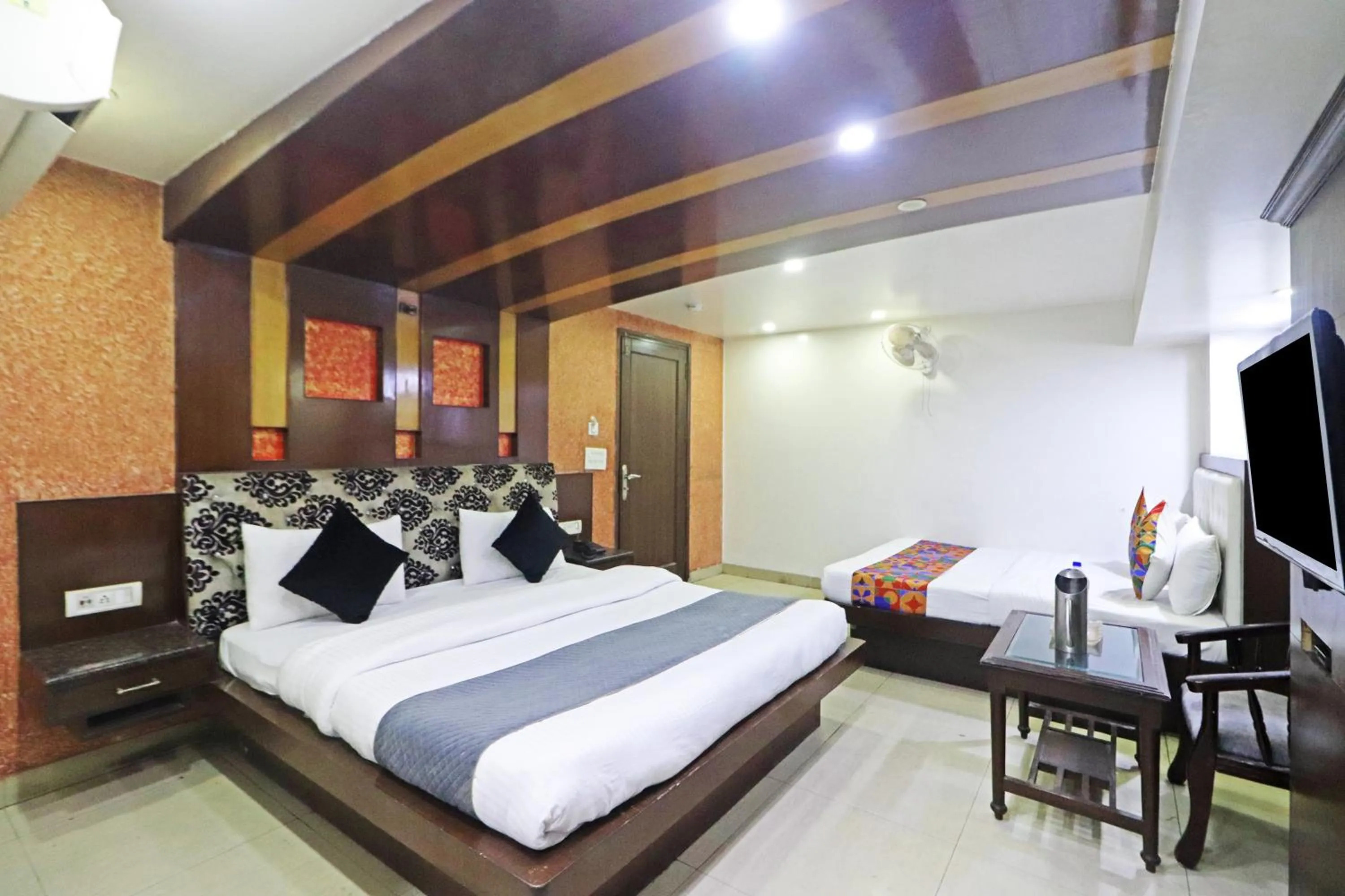 Bed in HOTEL GEESON INTERNATIONAL-New Delhi Railway Station-Paharganj