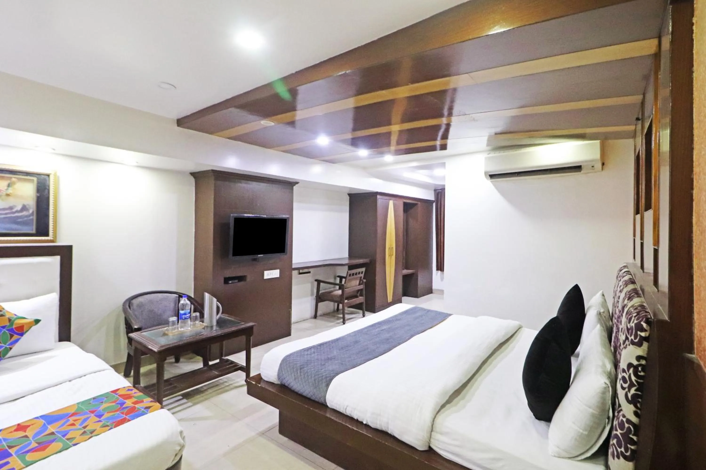 Bed in HOTEL GEESON INTERNATIONAL-New Delhi Railway Station-Paharganj