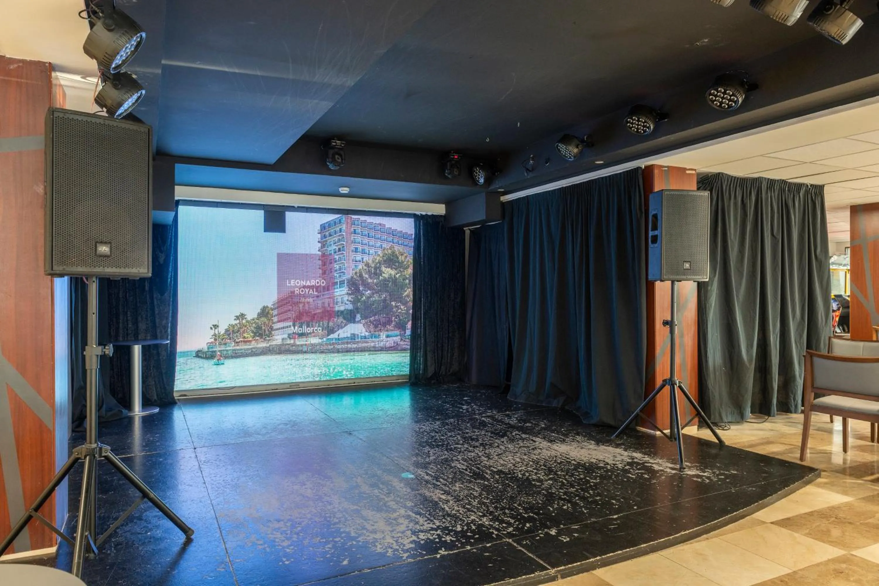 Lounge or bar in Leonardo Royal Hotel Mallorca