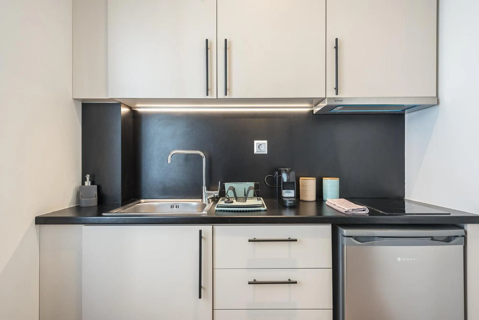 Kitchen or kitchenette in Aeiphoria Suites & Rooms - Athens