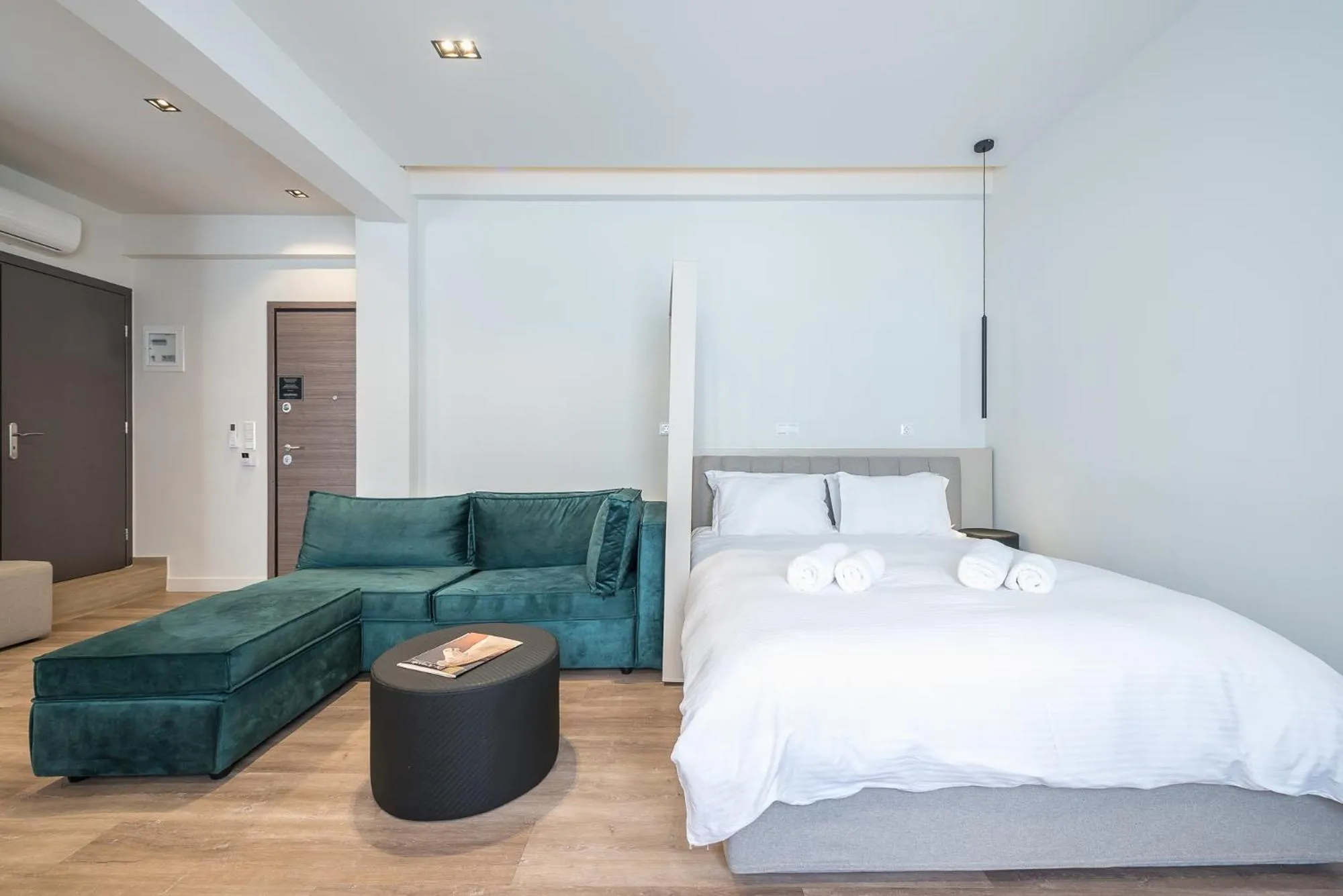 Living room, Bed in Aeiphoria Suites & Rooms - Athens