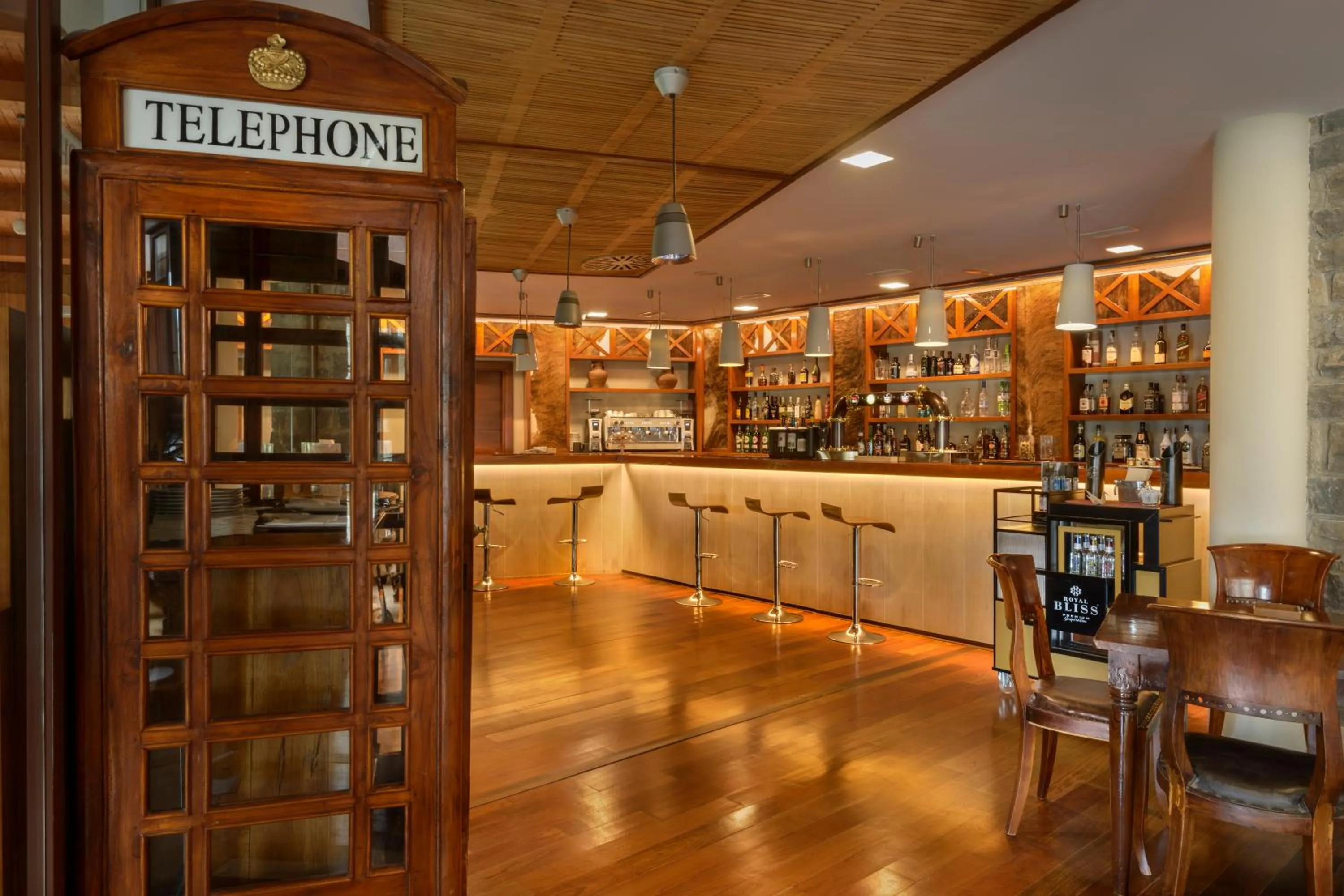 Lounge or bar in Hotel & Spa Monasterio de Boltaña