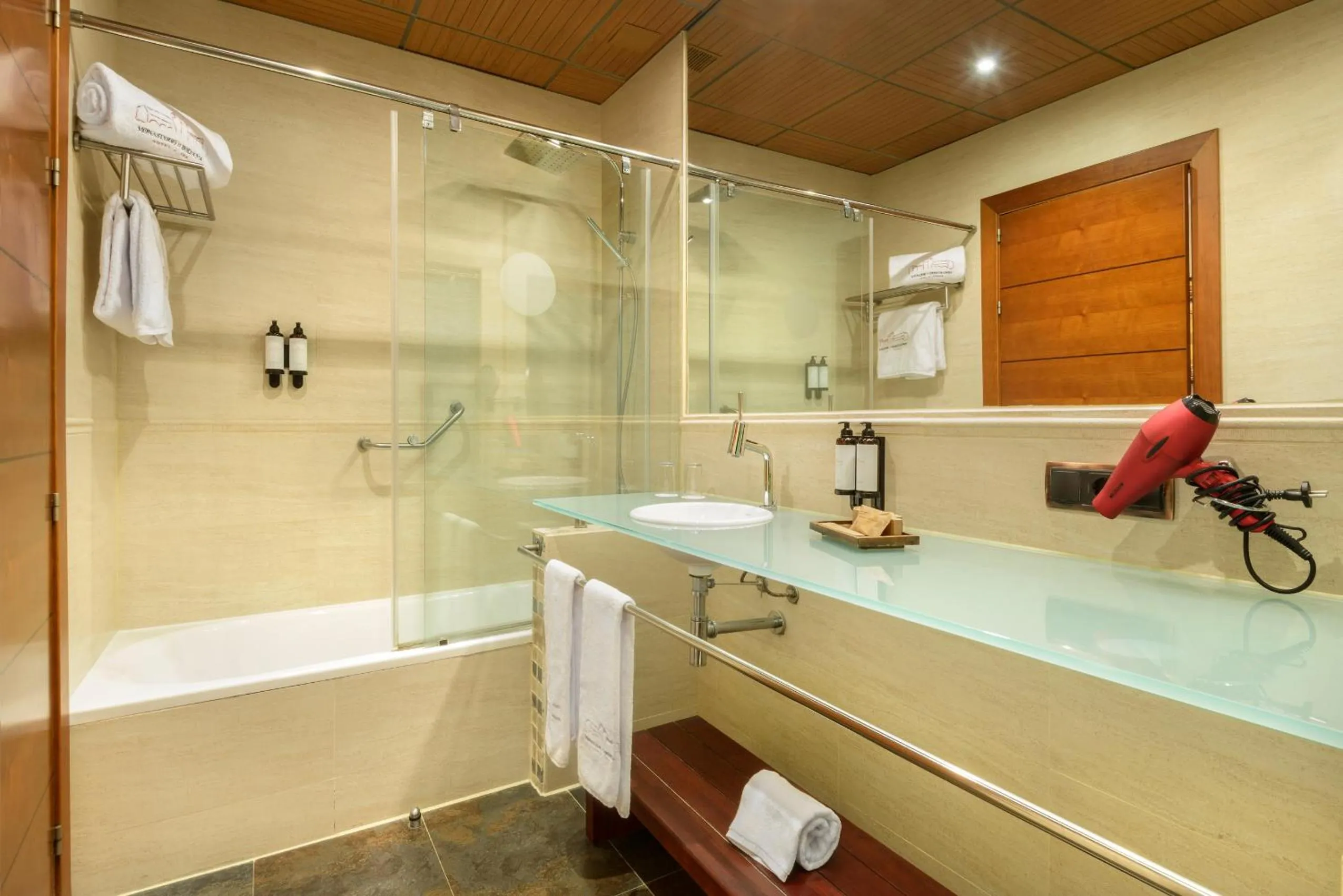 Bathroom in Hotel & Spa Monasterio de Boltaña