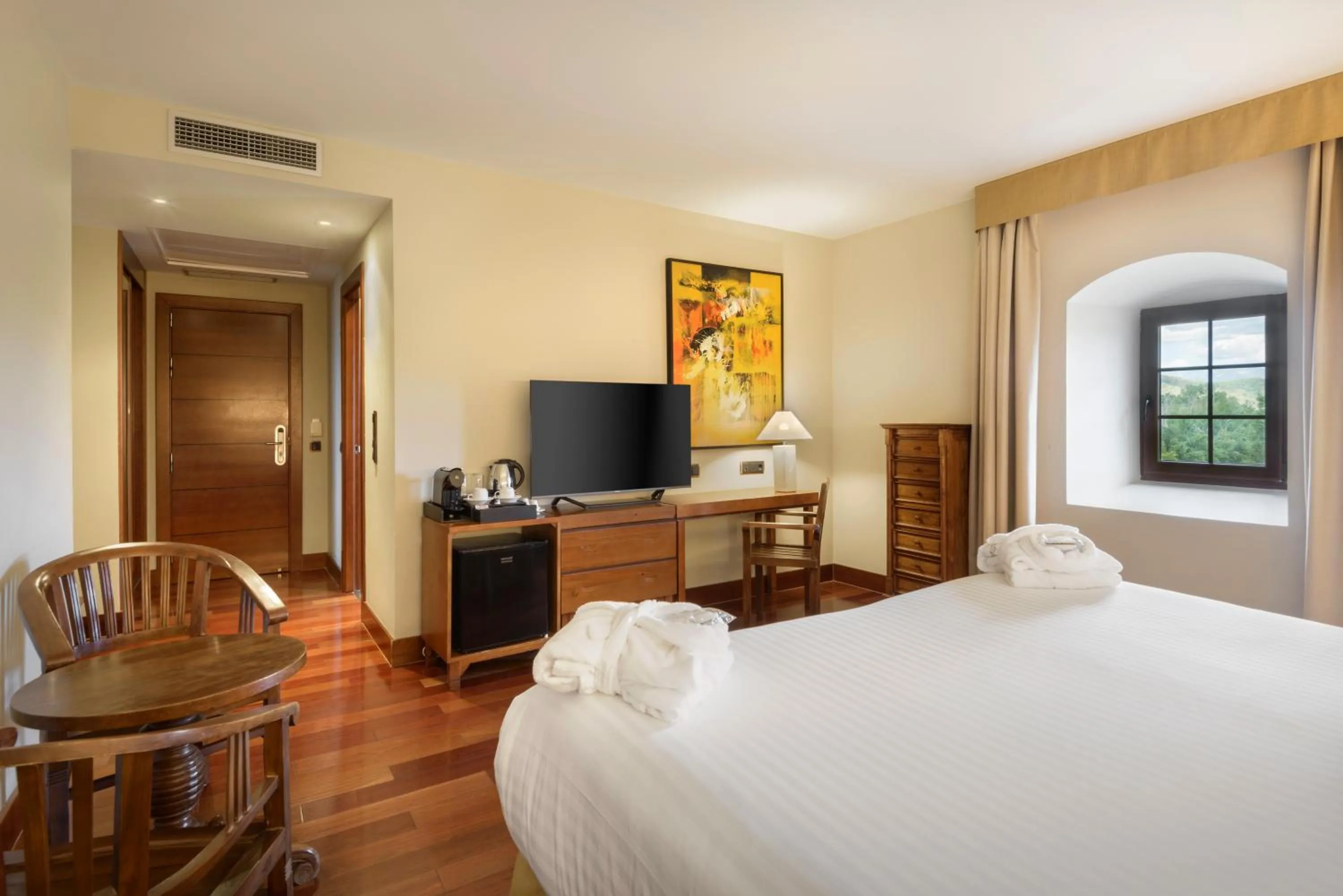 Bedroom, Bed in Hotel & Spa Monasterio de Boltaña