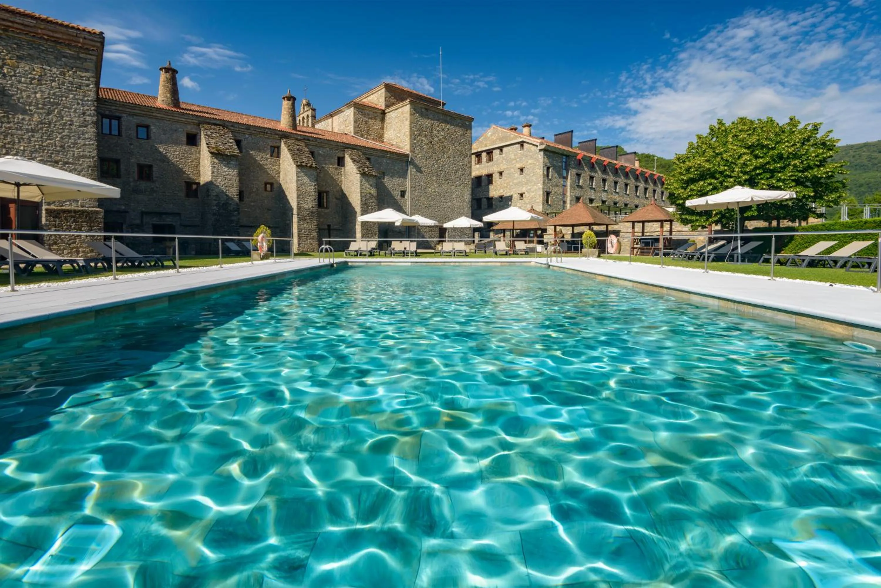 Swimming pool in Hotel & Spa Monasterio de Boltaña