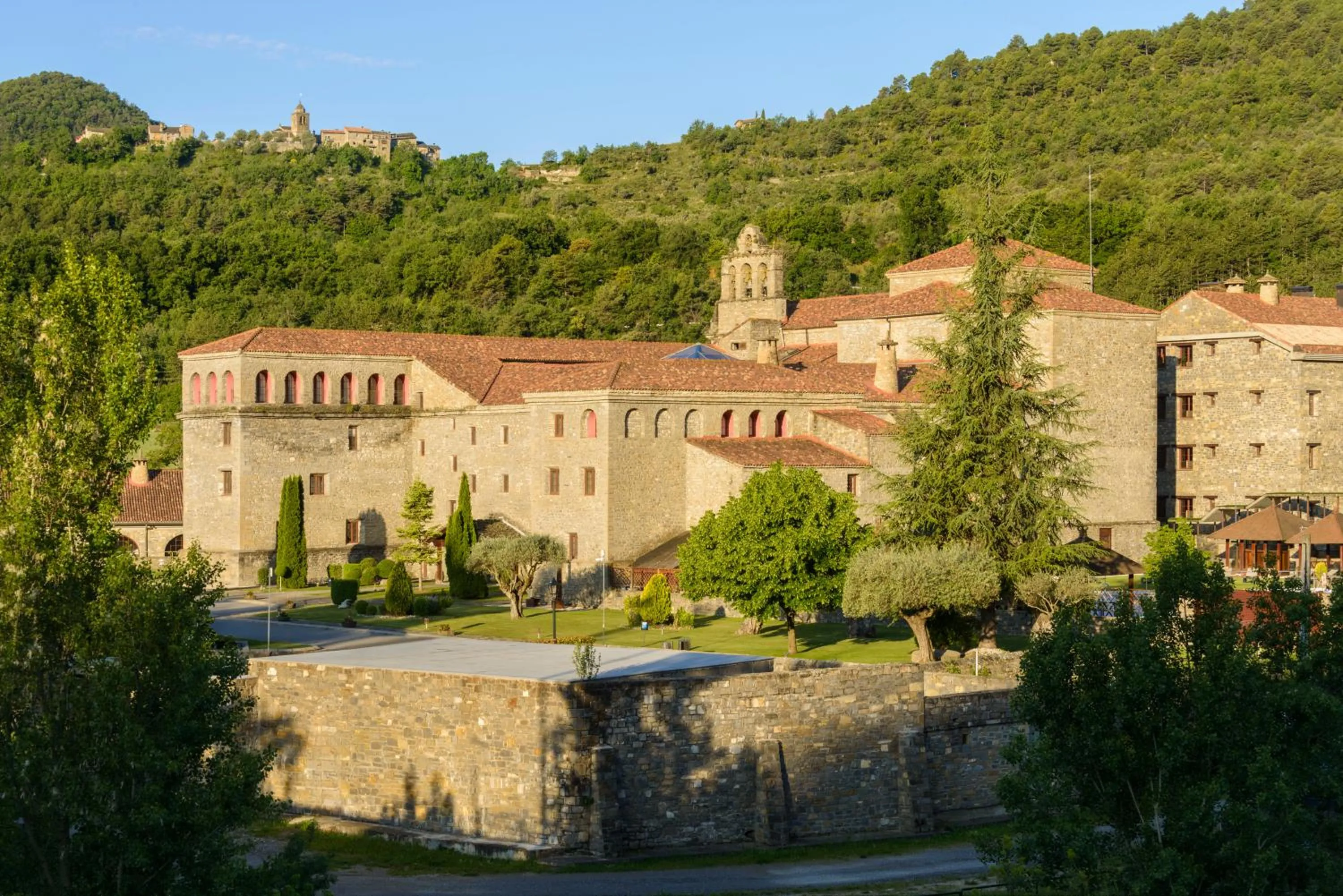 Property building in Hotel & Spa Monasterio de Boltaña