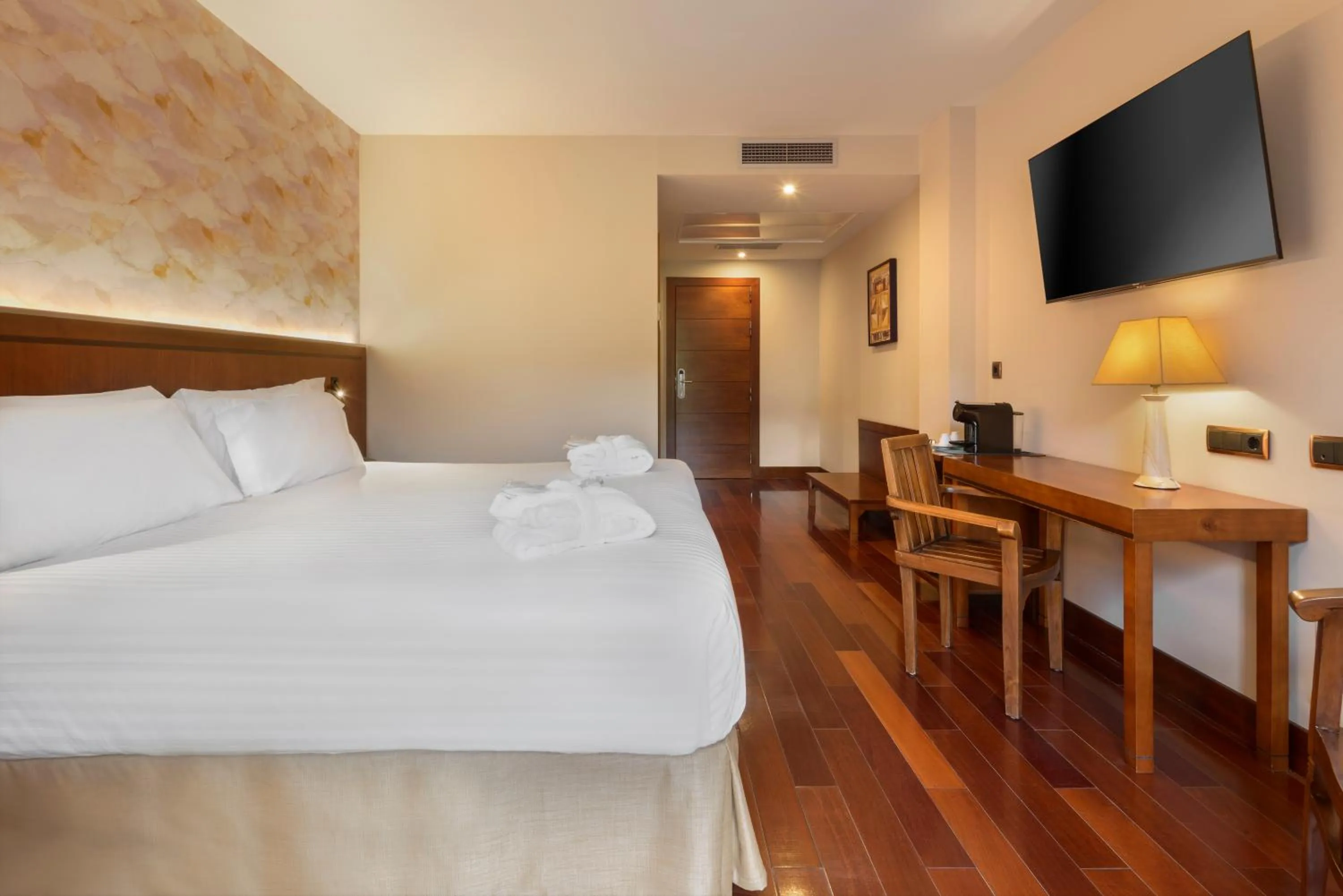 Bedroom, Bed in Hotel & Spa Monasterio de Boltaña