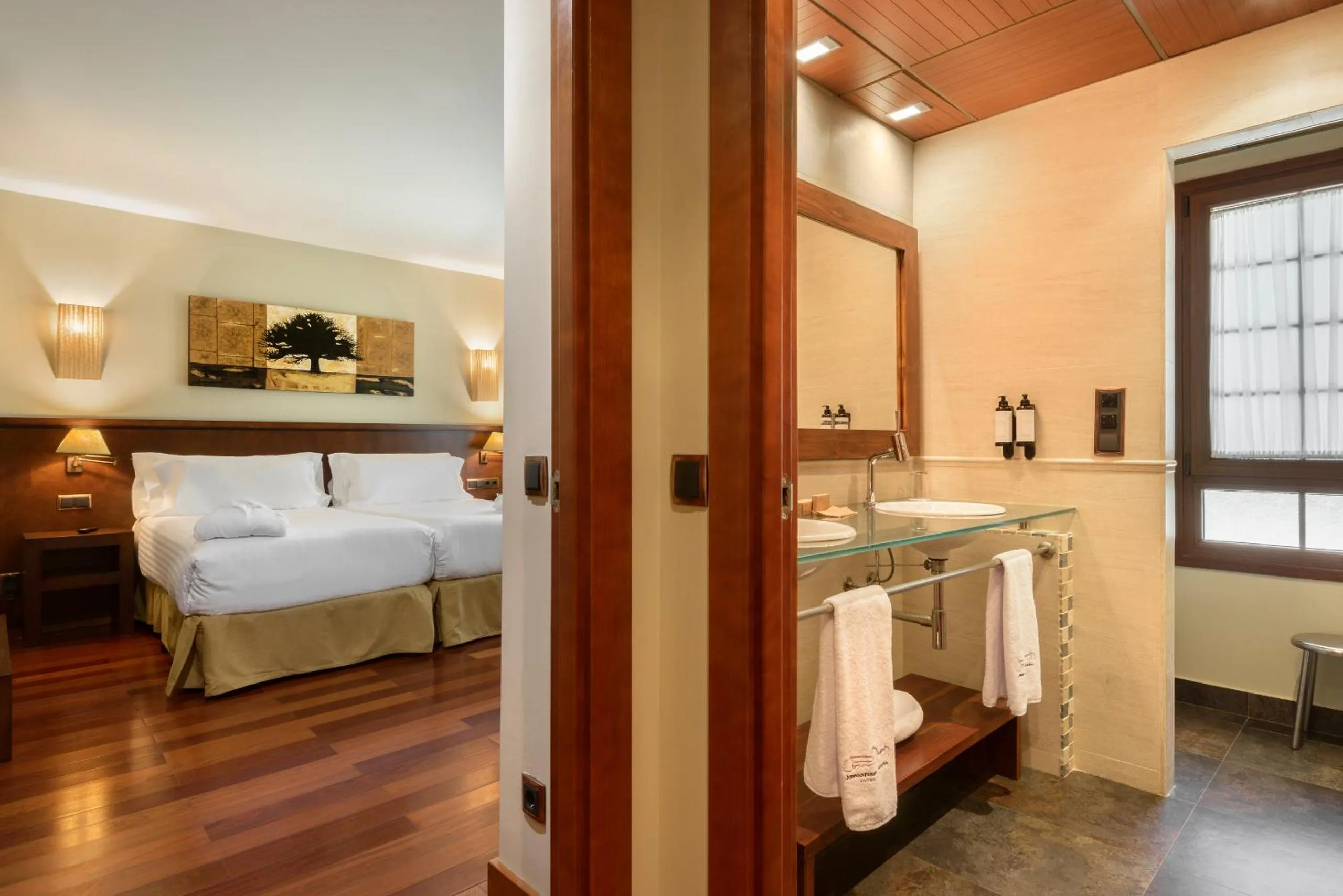 Bedroom, Bed in Hotel & Spa Monasterio de Boltaña