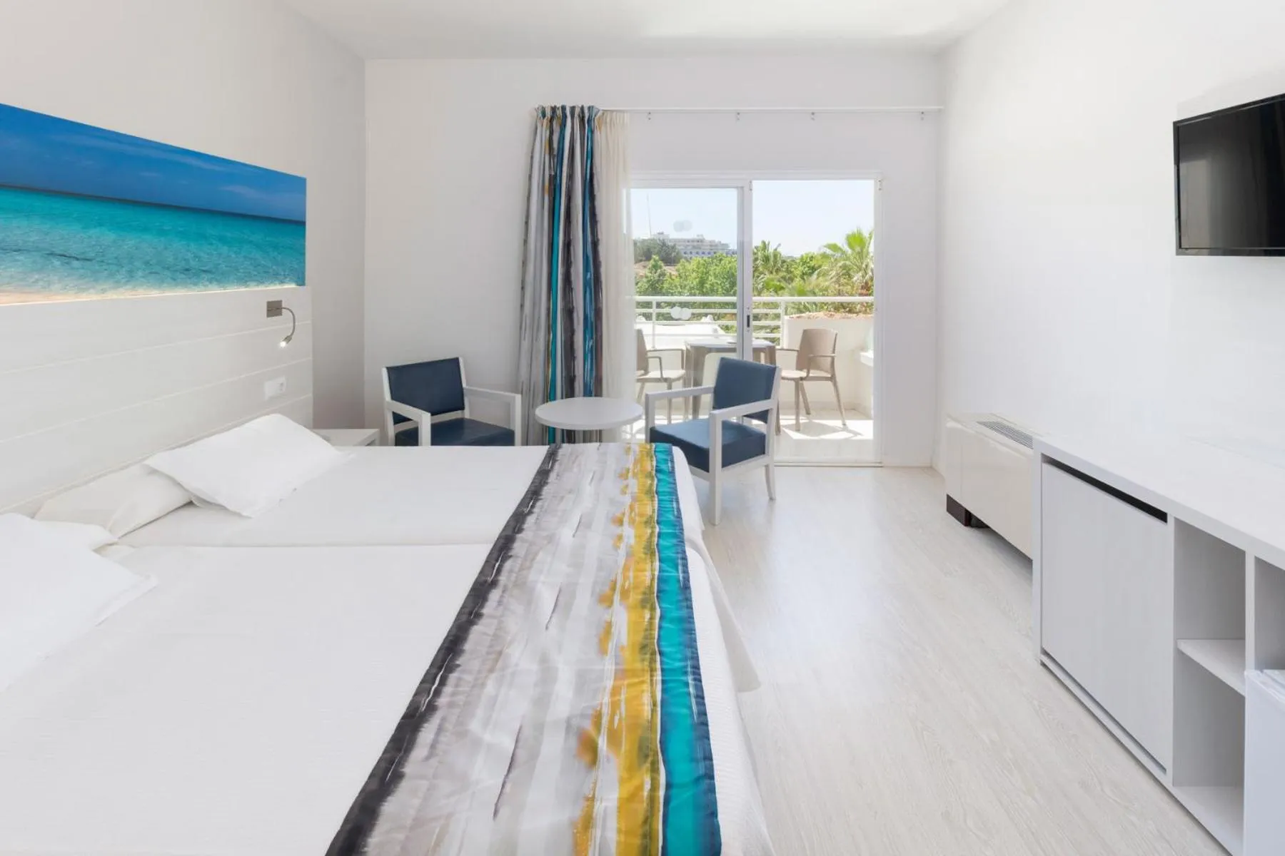 Balcony/Terrace, Bed in Mar Hotels Paguera & Spa