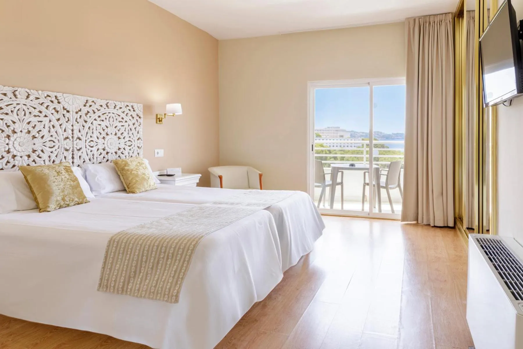 Bed in Mar Hotels Paguera & Spa