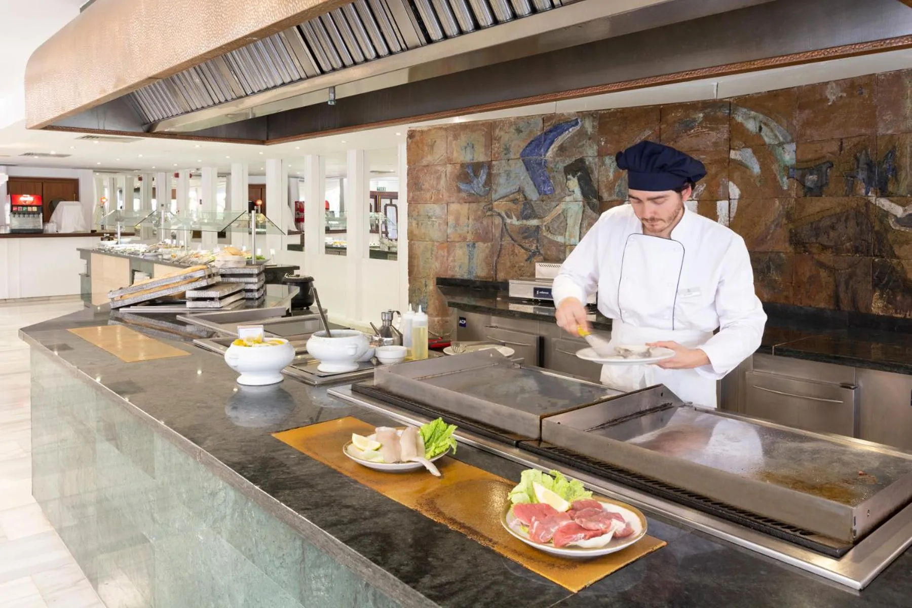 Food and drinks in Mar Hotels Paguera & Spa