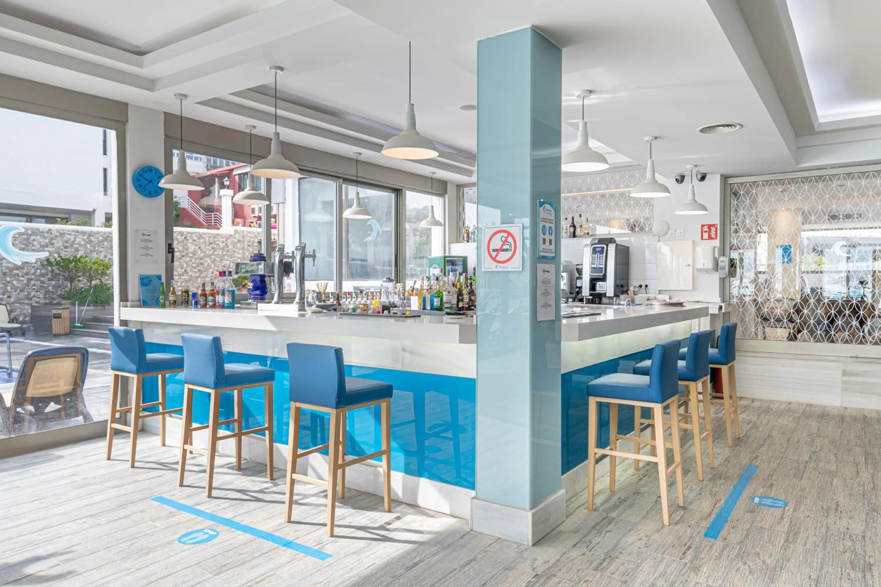 Lounge or bar in Seramar Hotel Comodoro Playa