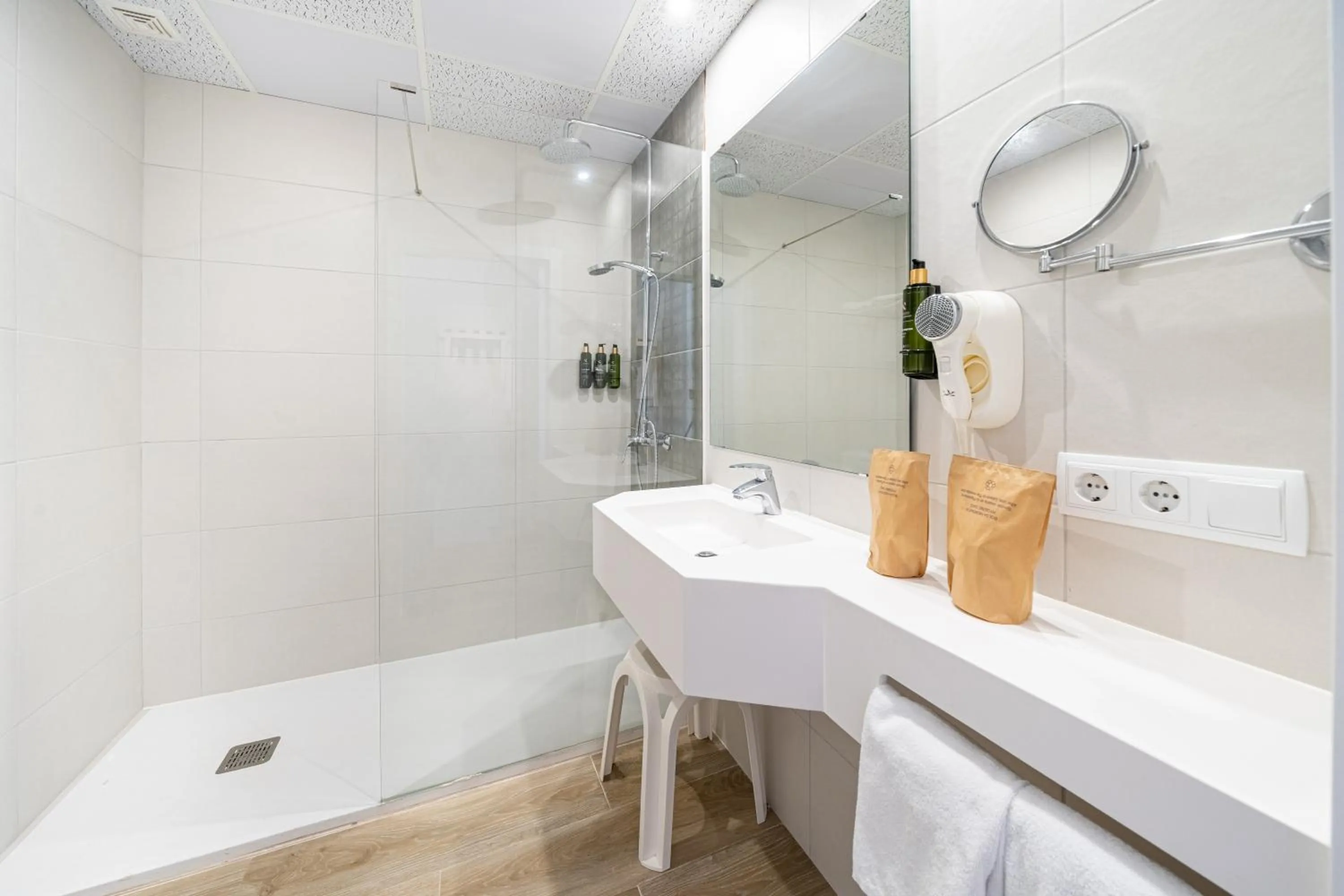 Bathroom in Seramar Hotel Comodoro Playa