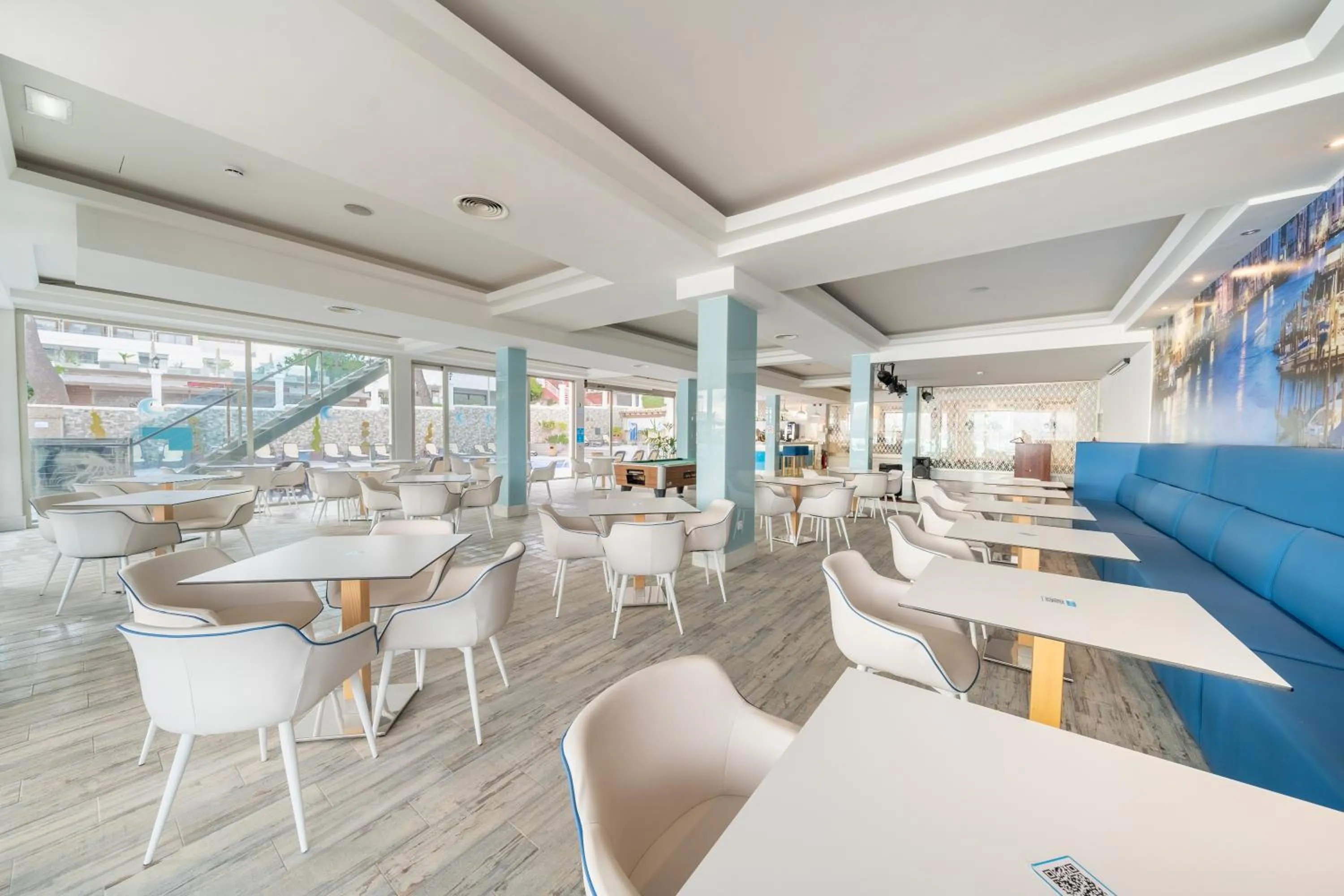 Lounge or bar in Seramar Hotel Comodoro Playa