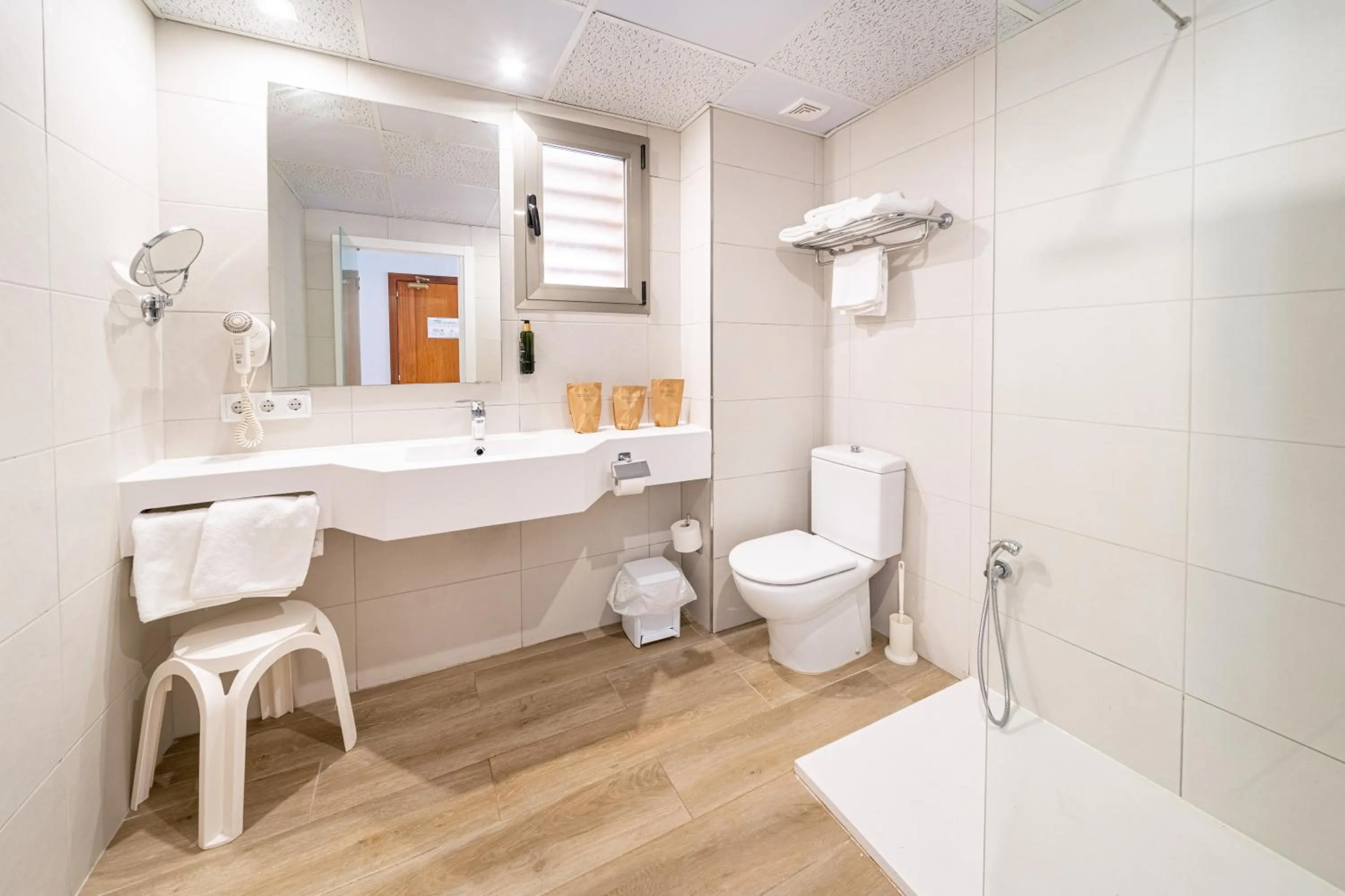 Bathroom in Seramar Hotel Comodoro Playa