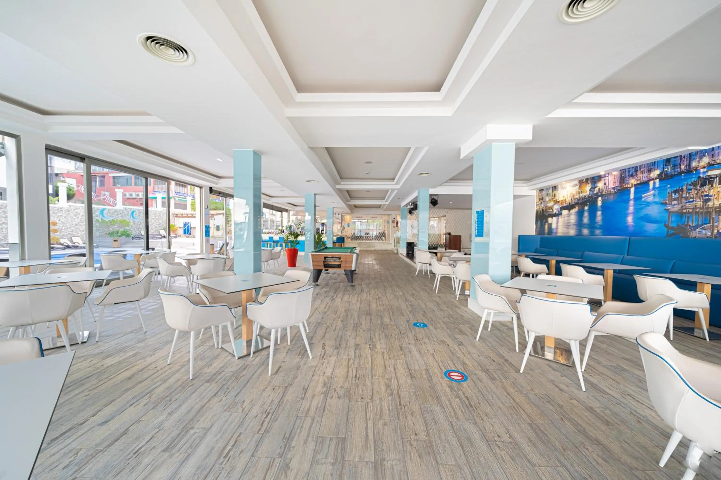 Lounge or bar in Seramar Hotel Comodoro Playa