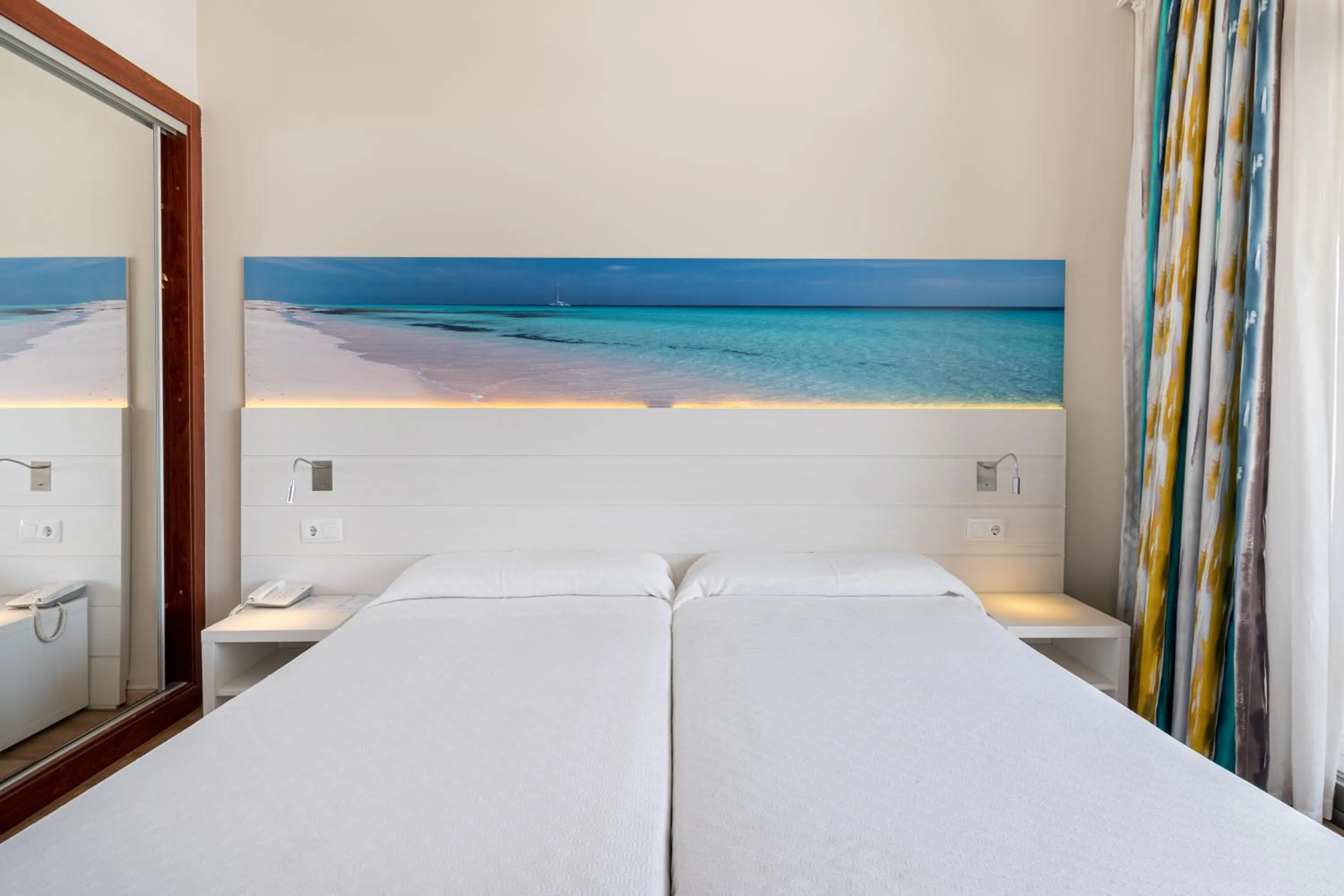 Bed in Seramar Hotel Comodoro Playa