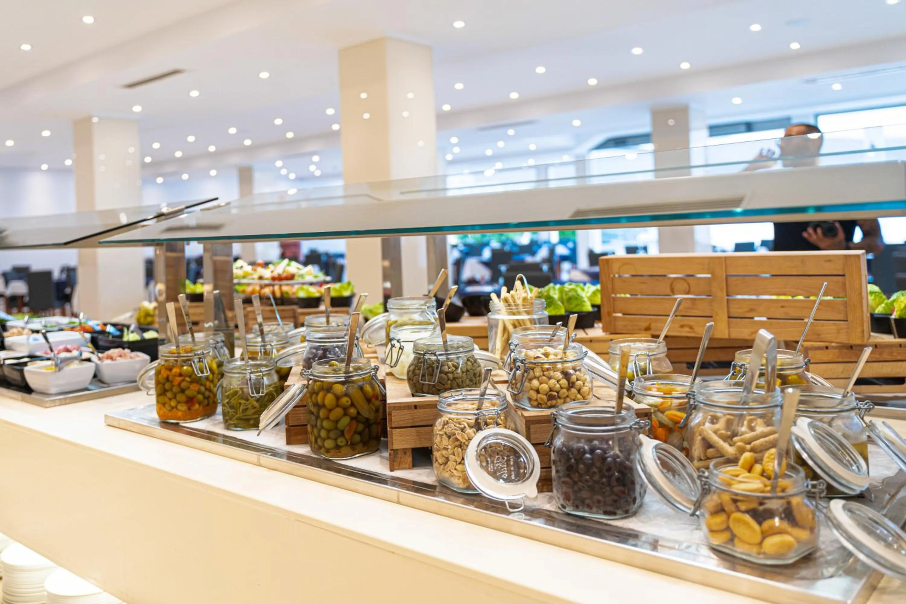 Restaurant/places to eat in Seramar Hotel Comodoro Playa