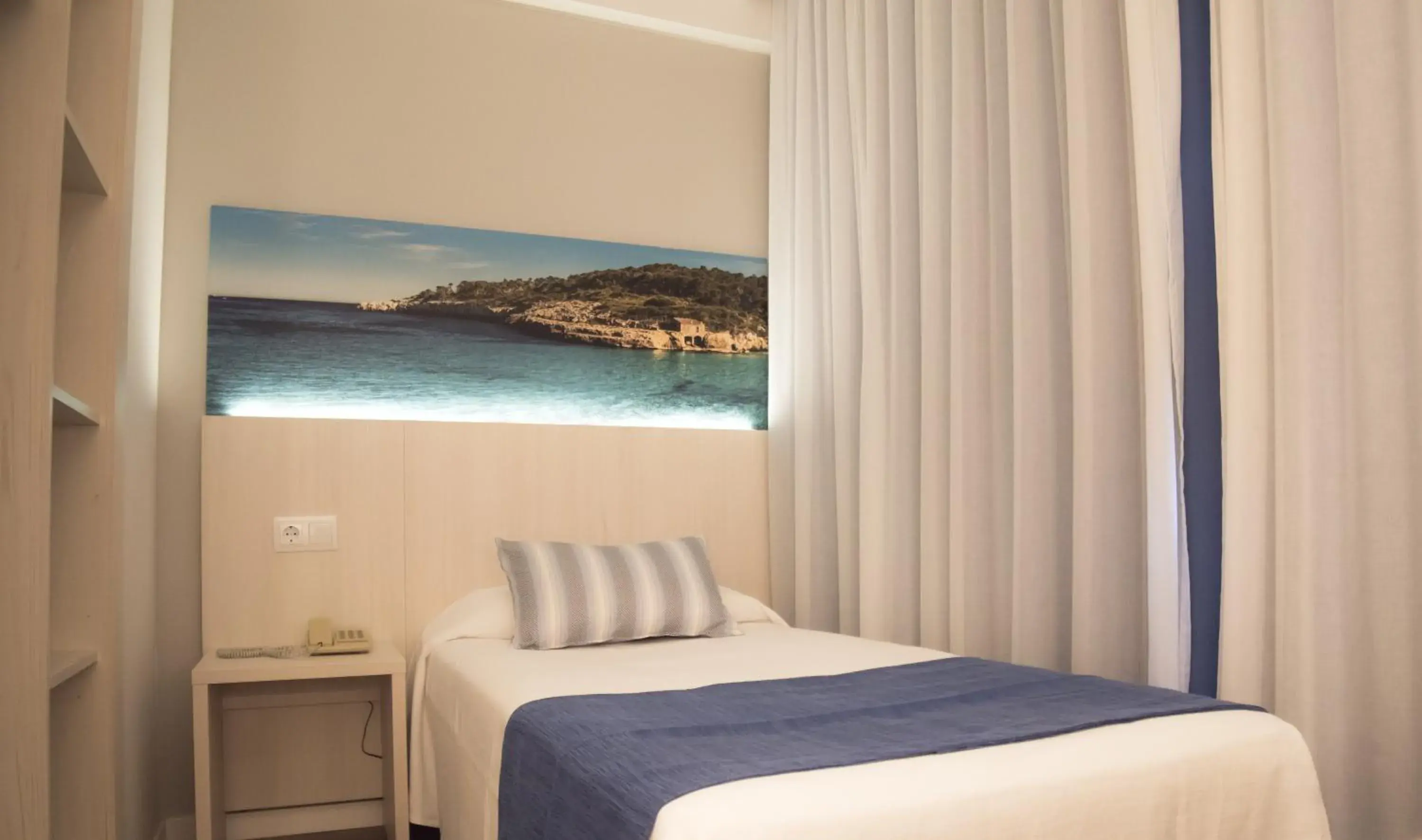 Single Room in Seramar Hotel Luna Park Adults Only Single Room in Seramar Hotel Luna Park Adults Only