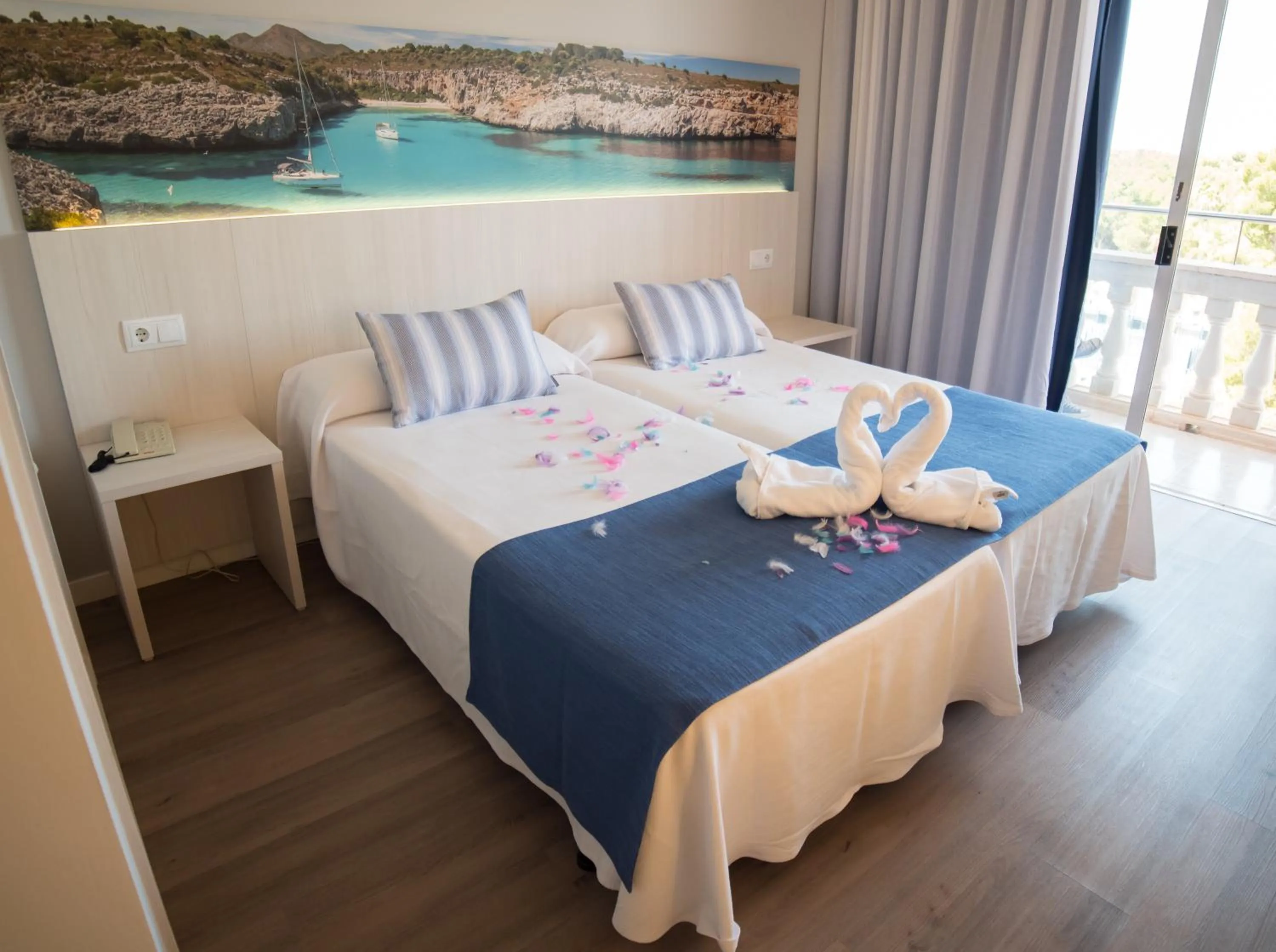 Bed in Seramar Hotel Luna Park Adults Only