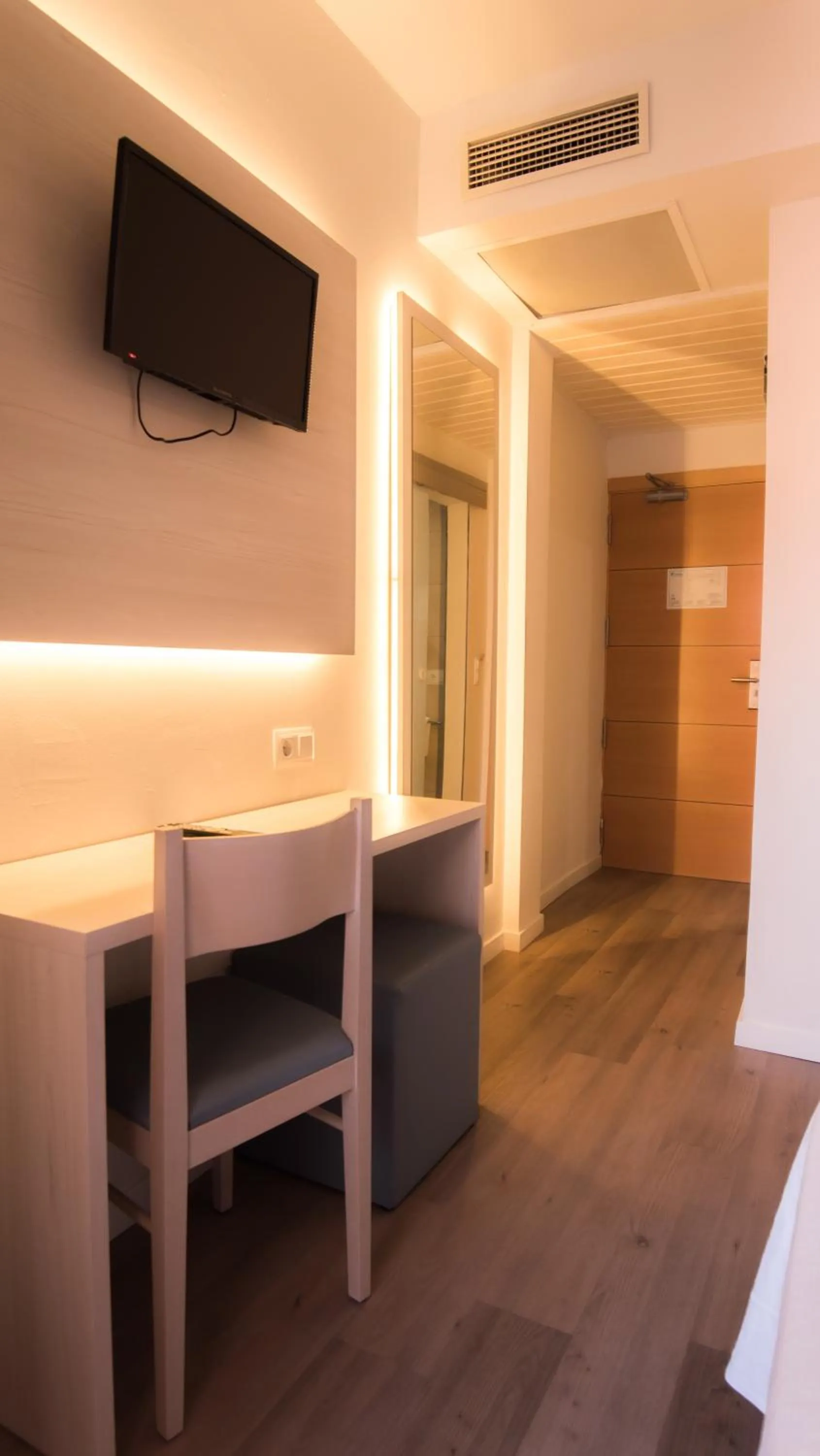 TV and multimedia in Seramar Hotel Luna Park Adults Only