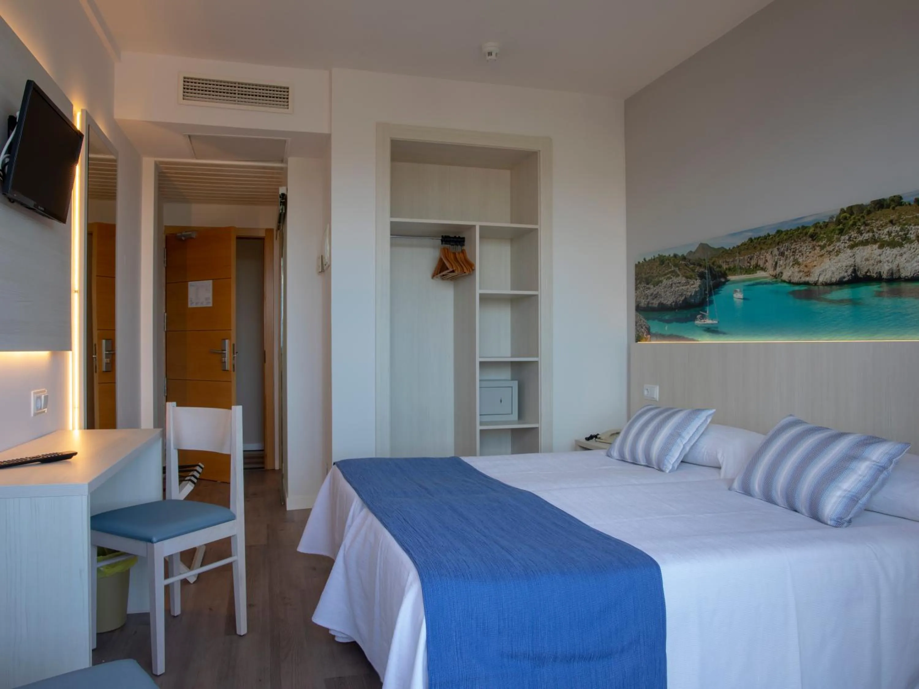 Bed in Seramar Hotel Luna Park Adults Only