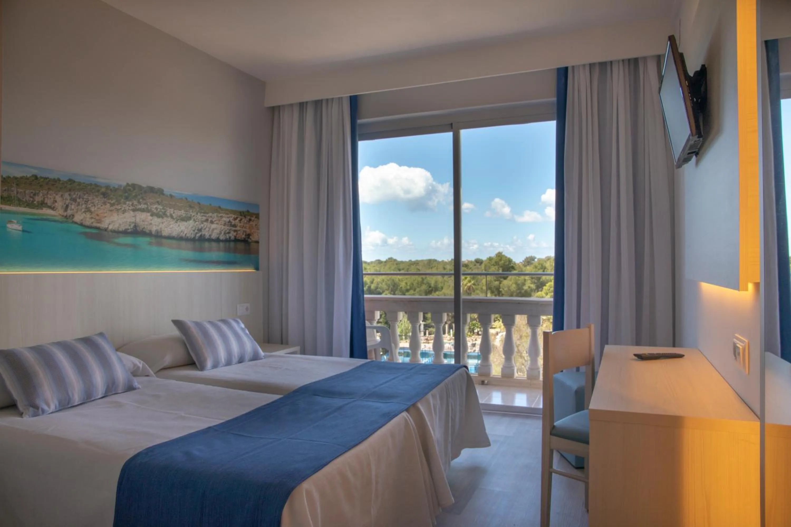 Bed in Seramar Hotel Luna Park Adults Only