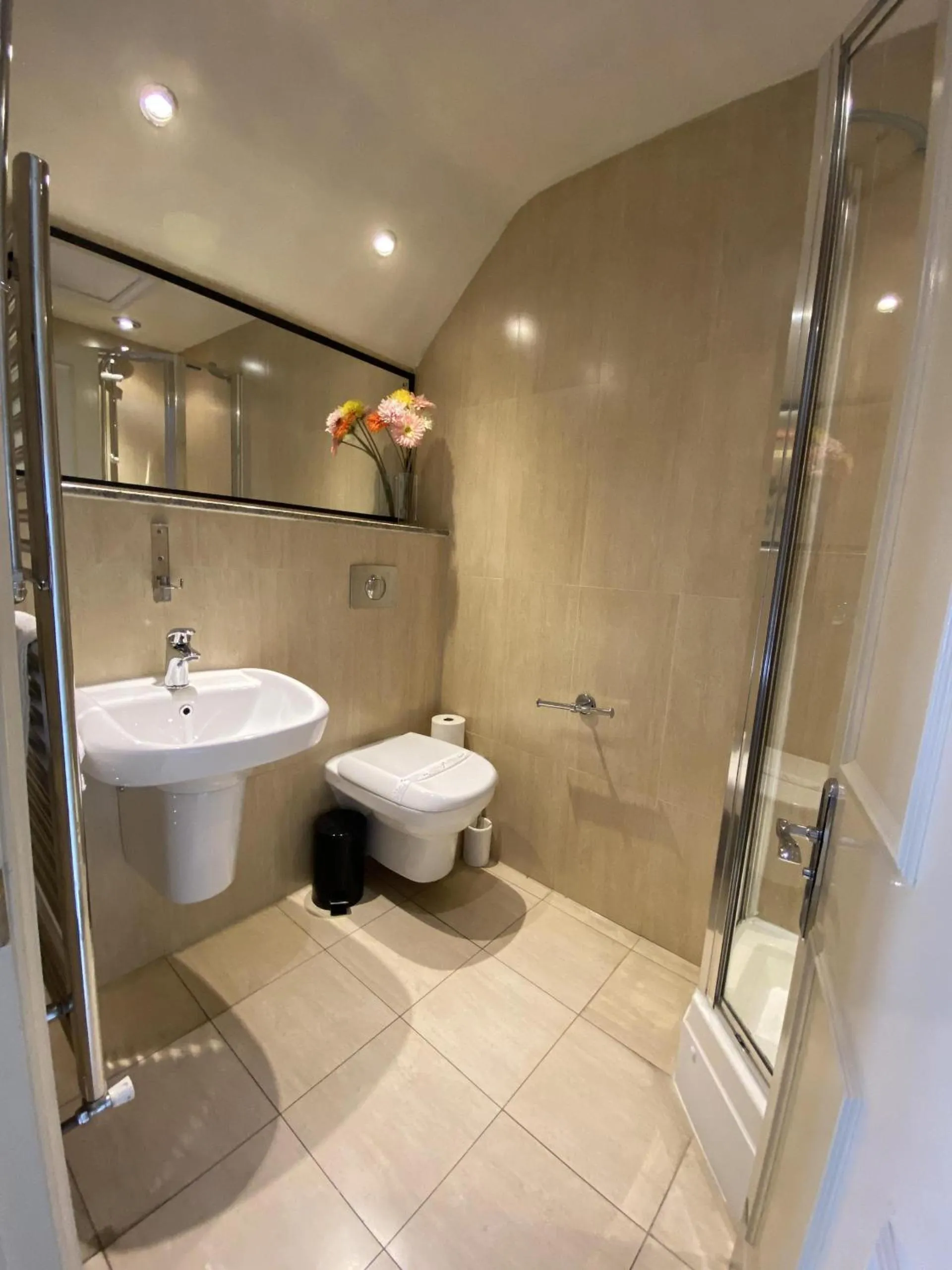 Bathroom in The Windmill Inn